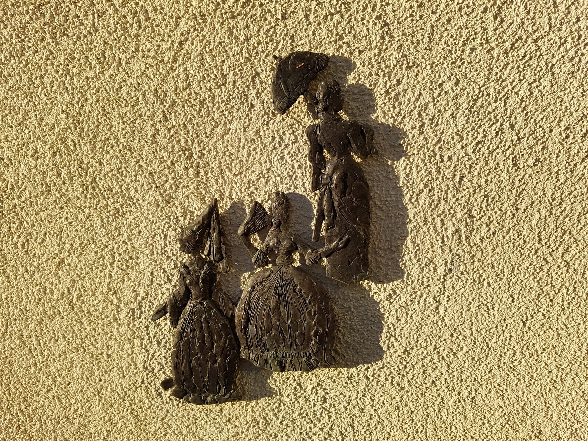 Relief drei Damen (Stadt- und Bergbaumuseum Freiberg CC BY-NC-SA)