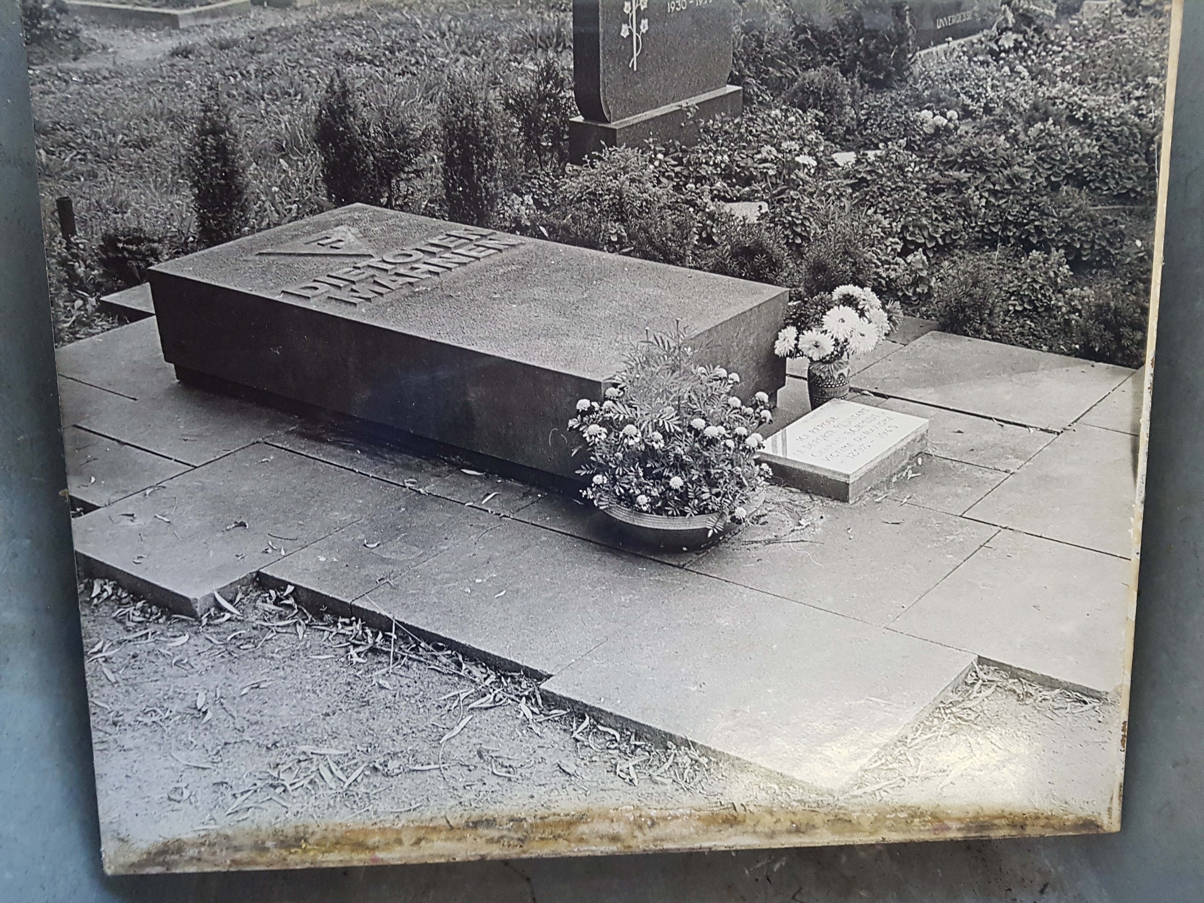 WV 120_a, Gedenkplatte auf dem Friedhof in Naundorf, 1976 (Stadt- und Bergbaumuseum Freiberg CC BY-NC-SA)