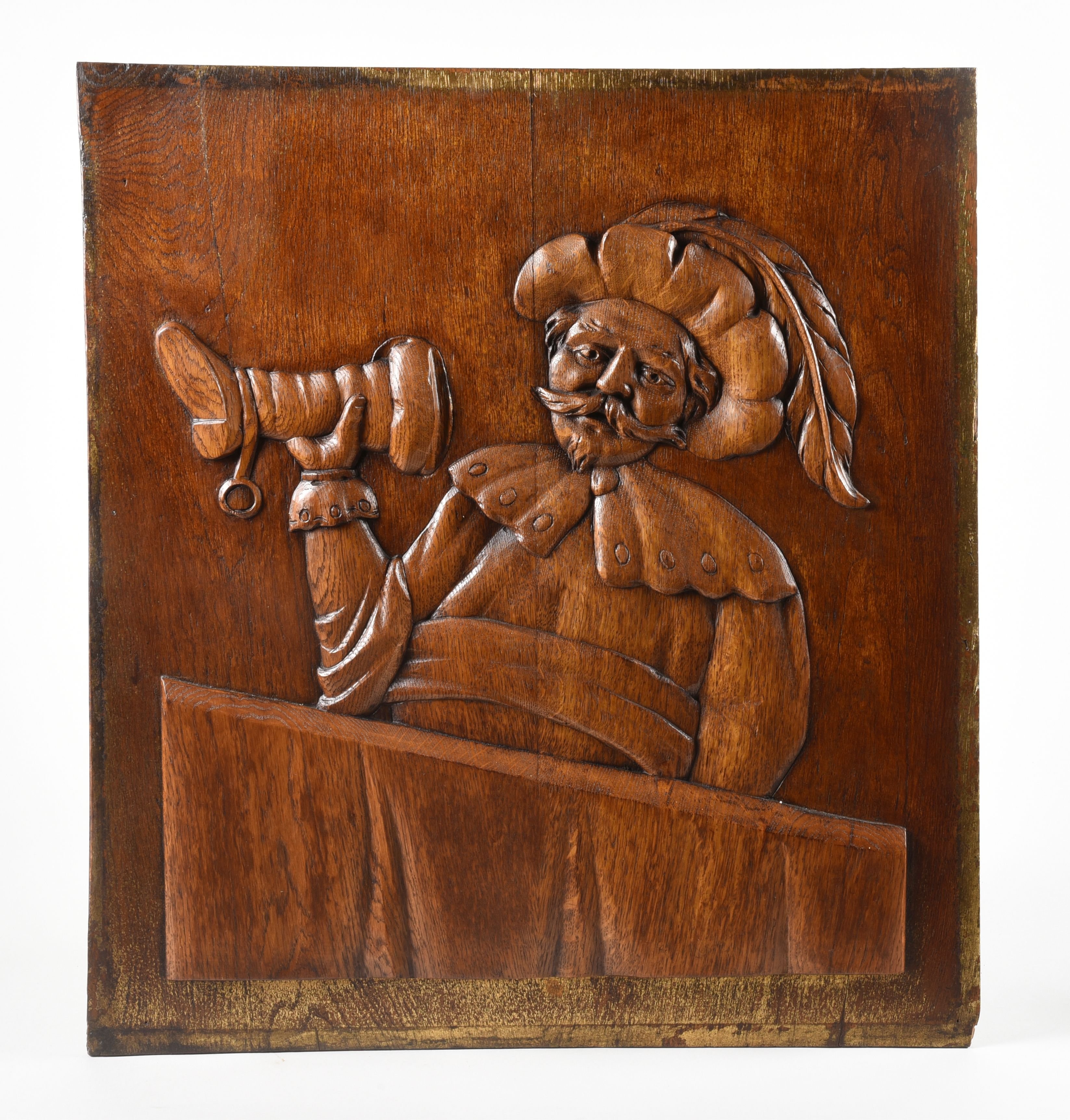 Relieftafel aus einer Gaststätte mit Mann, der aus einem Stiefel trinkt (Stadtmuseum Lichtenstein CC BY-NC-SA)