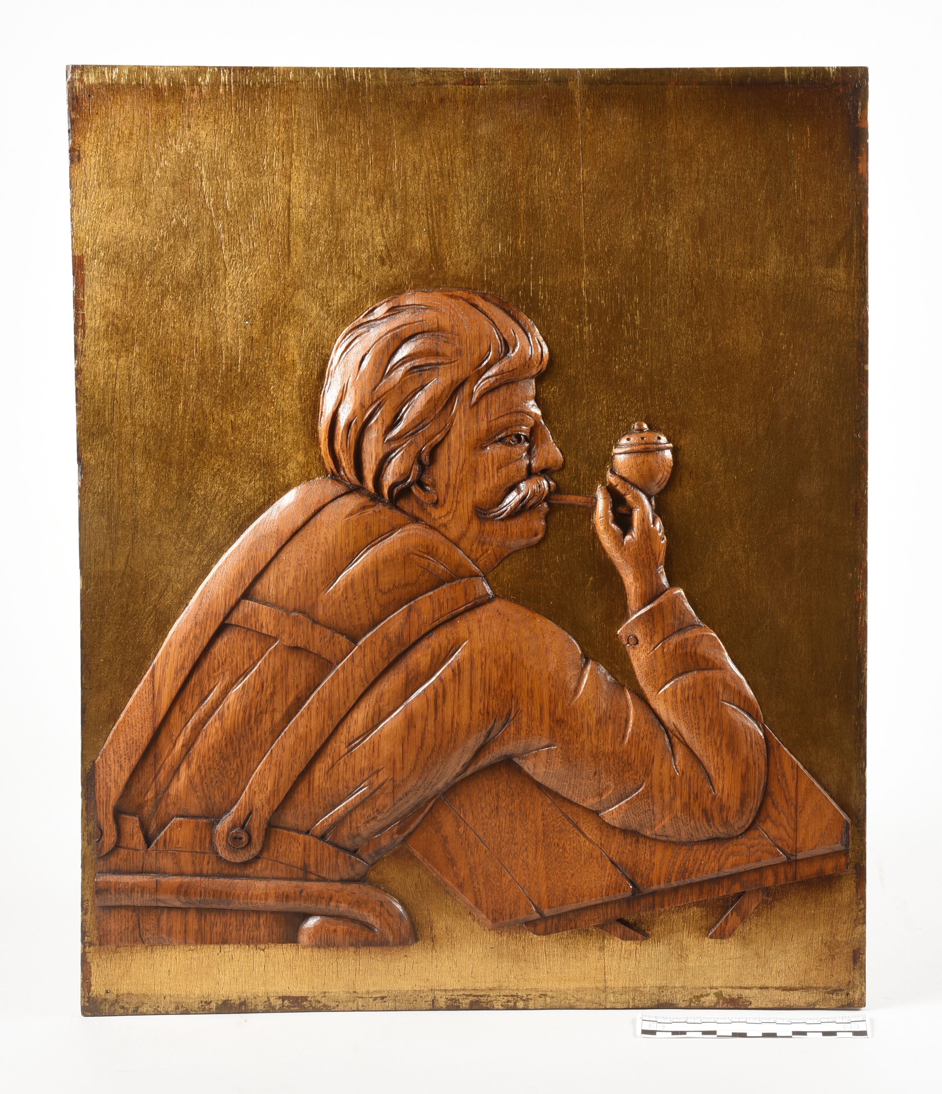 Relieftafel Mann mit Pfeife (Stadtmuseum Lichtenstein CC BY-NC-SA)