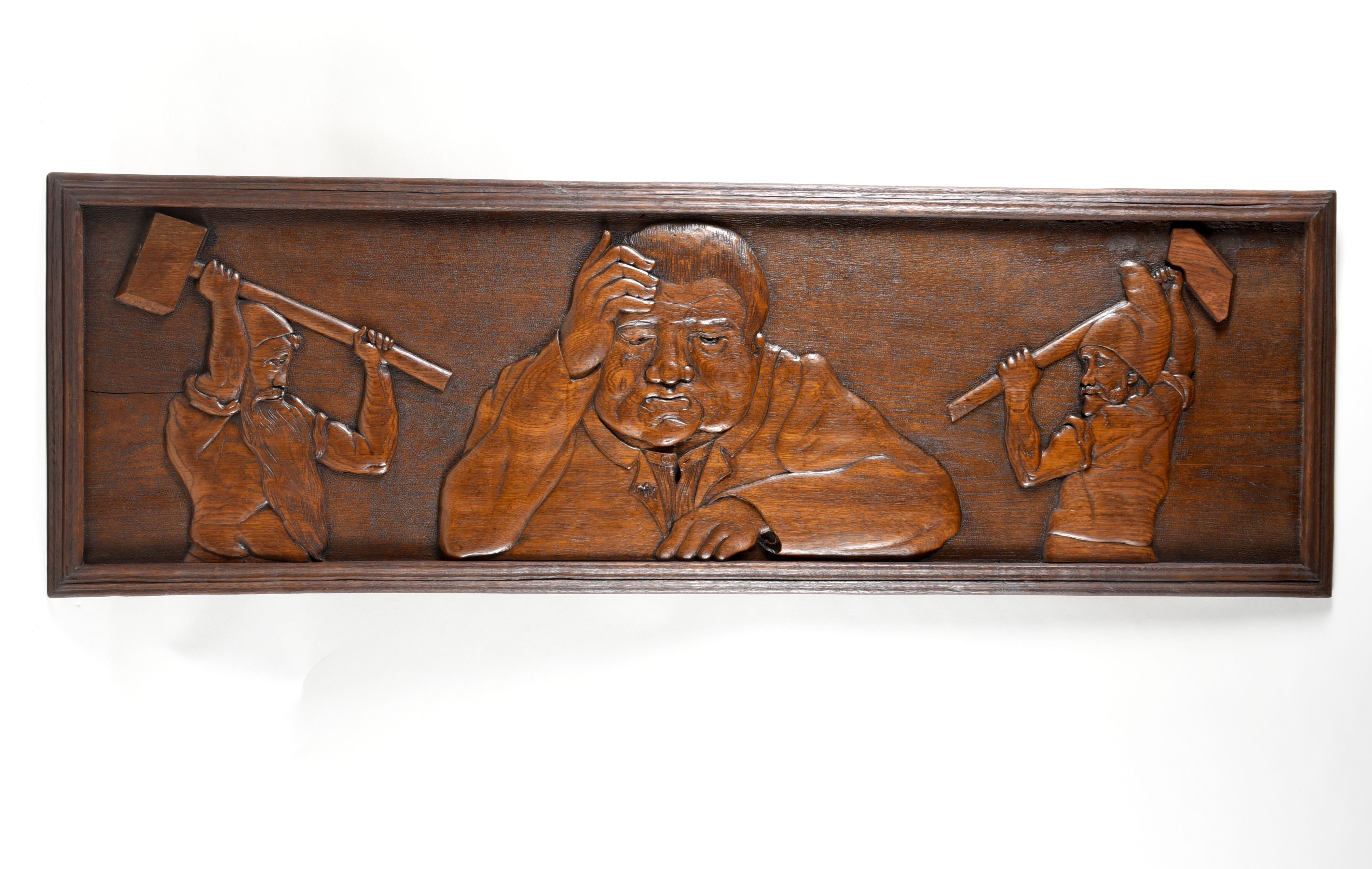 Relieftafel einer Gaststätte mit einem verkaterten Mann (Stadtmuseum Lichtenstein CC BY-NC-SA)