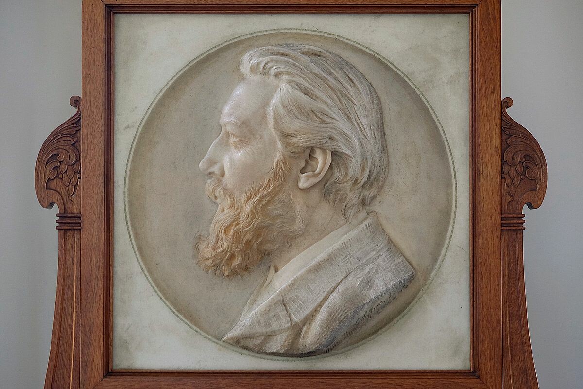 Relief-Porträt Wilhelm Ostwald (Gerda und Klaus Tschira Stiftung CC BY-NC-ND)