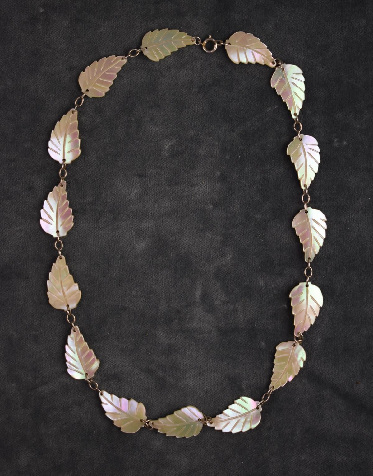 Halskette mit Perlmutter (Perlmutter- und Heimatmuseum Adorf CC BY-NC-SA)