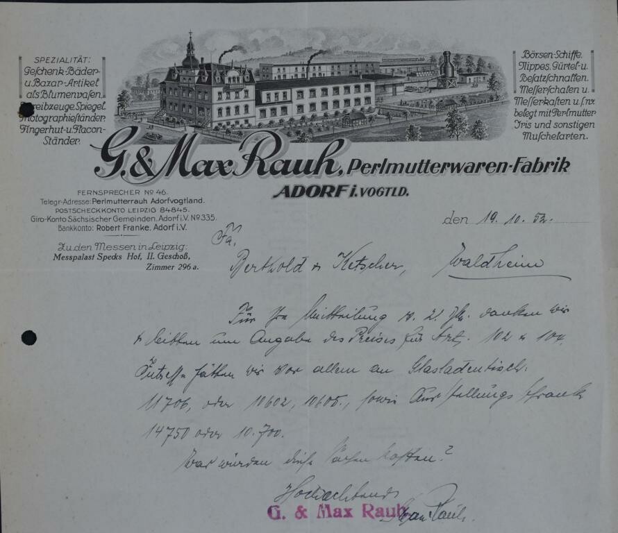 Brief mit Anischt der Firma als Briefkopf "G. & Max Rauh Perlmutterwaren-Fabrik" (Perlmutter- und Heimatmuseum Adorf CC BY-NC-SA)