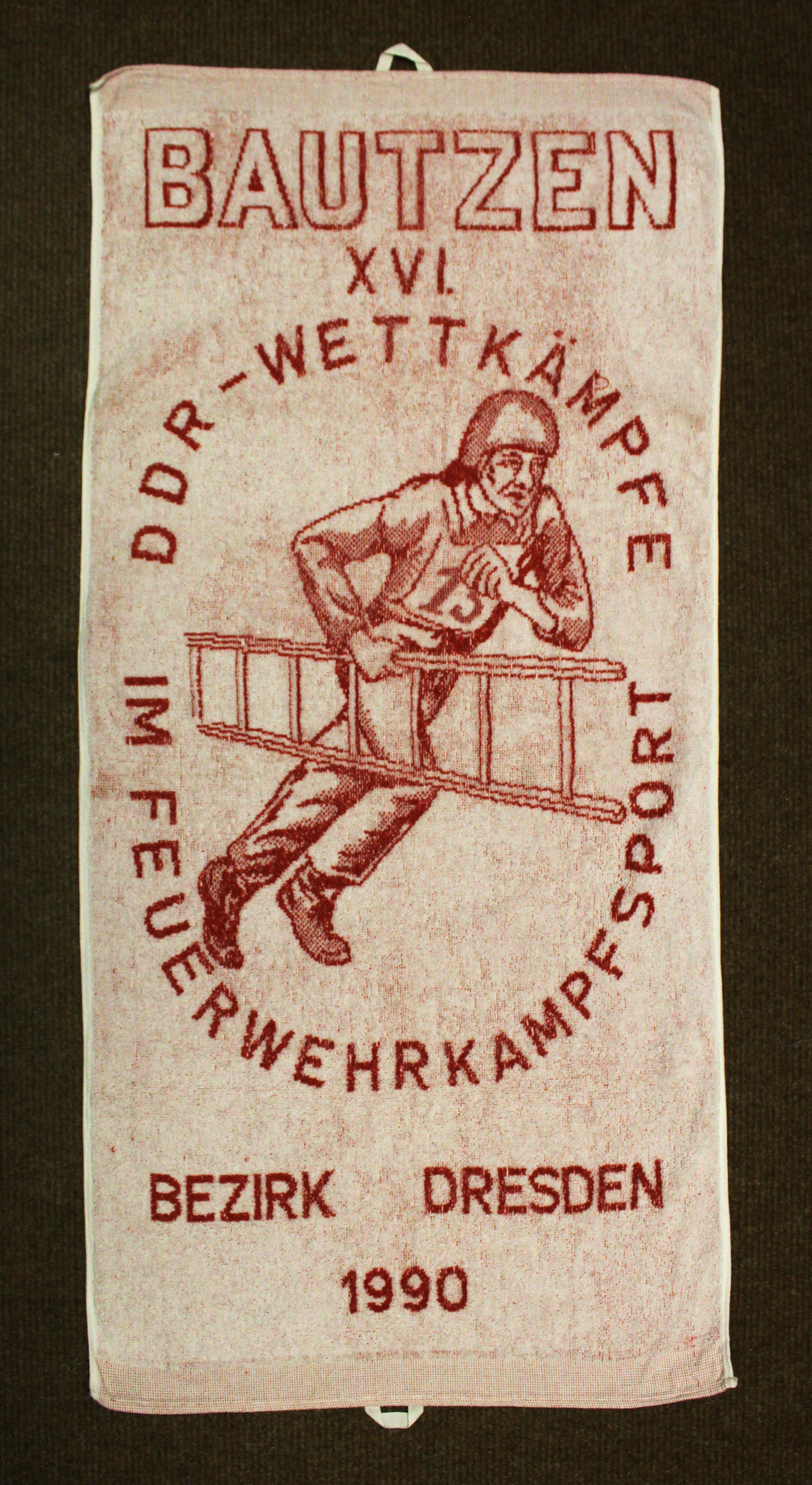 Handtuch Feuerwehrkampfsport (Deutsches Damast- und Frottiermuseum CC BY-NC-SA)