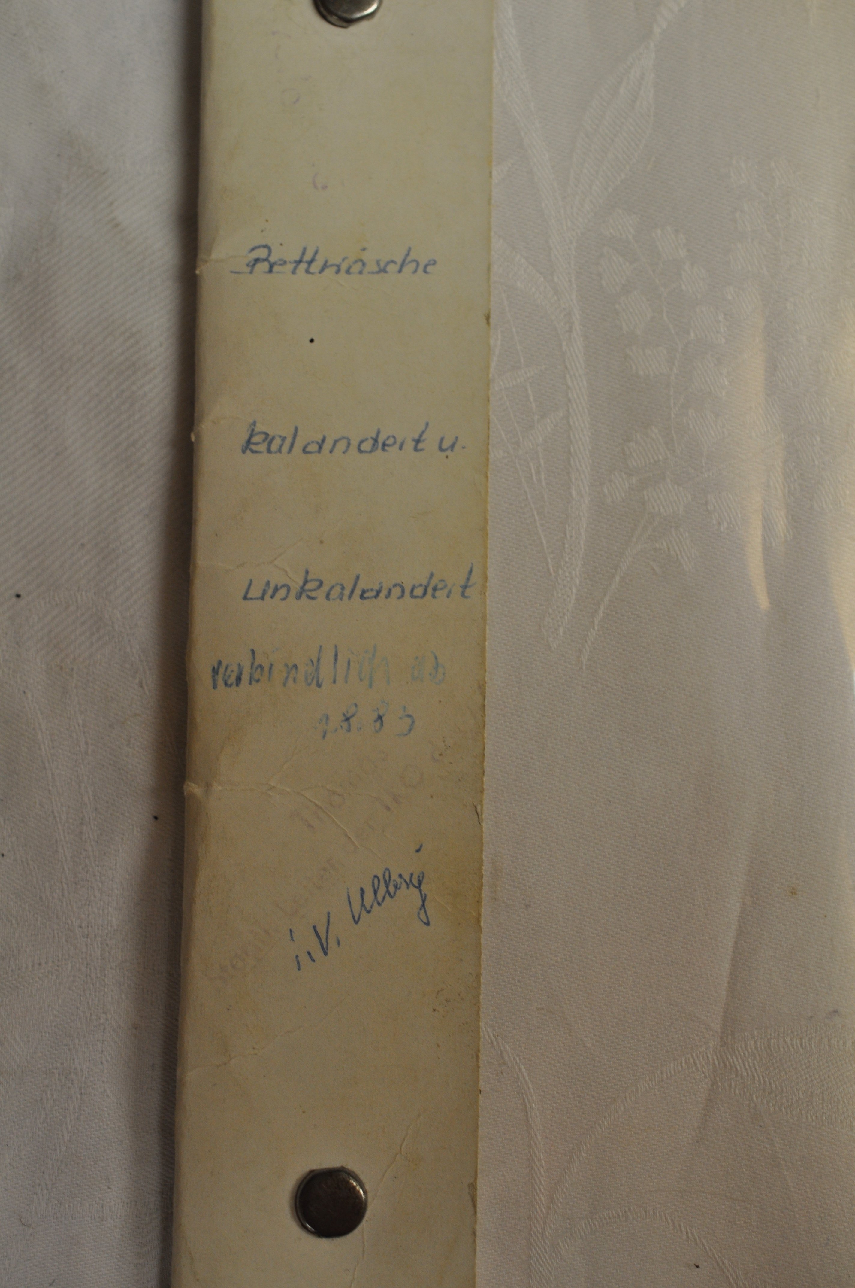 Musterbuch "Bettwäsche kalandert u. unkalandert" (Deutsches Damast- und Frottiermuseum CC BY-NC-SA)
