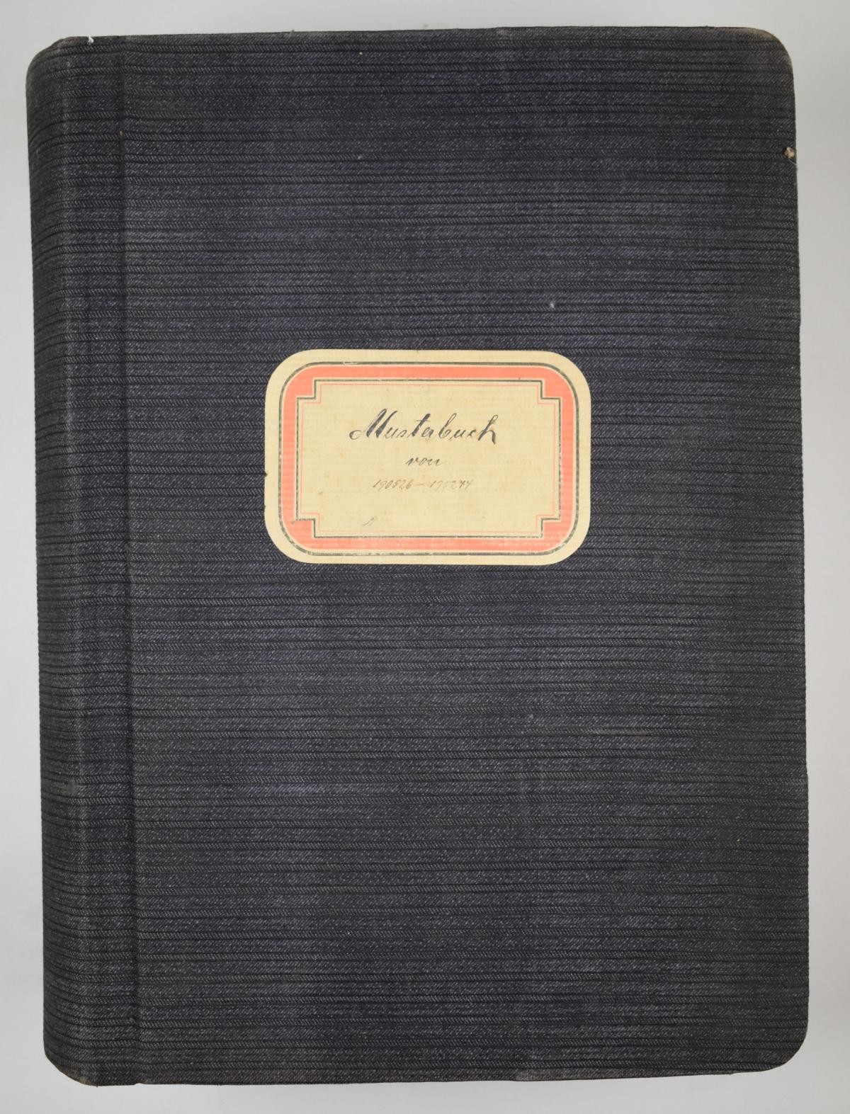 Musterbuch von 190526-195244 (Deutsches Damast- und Frottiermuseum CC BY-NC-SA)