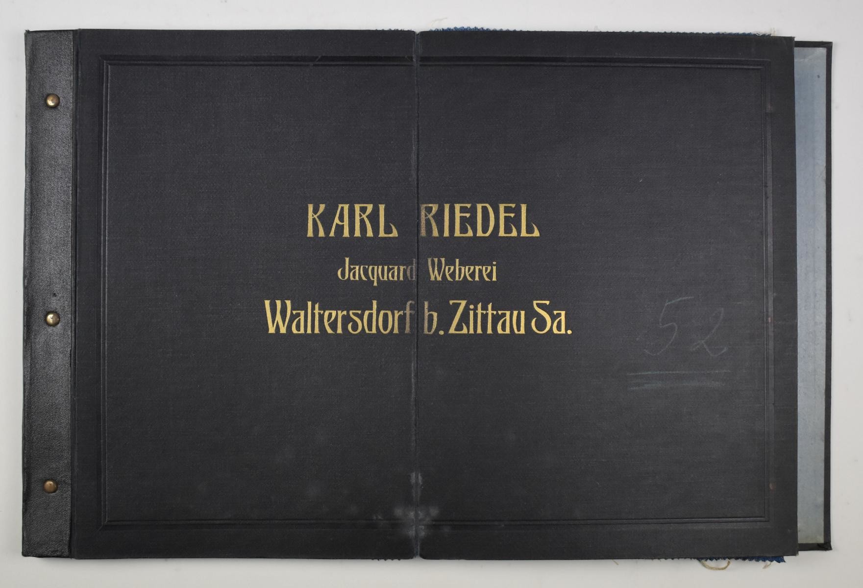 Musterbuch der Firma Karl Riedel (Deutsches Damast- und Frottiermuseum CC BY-NC-SA)
