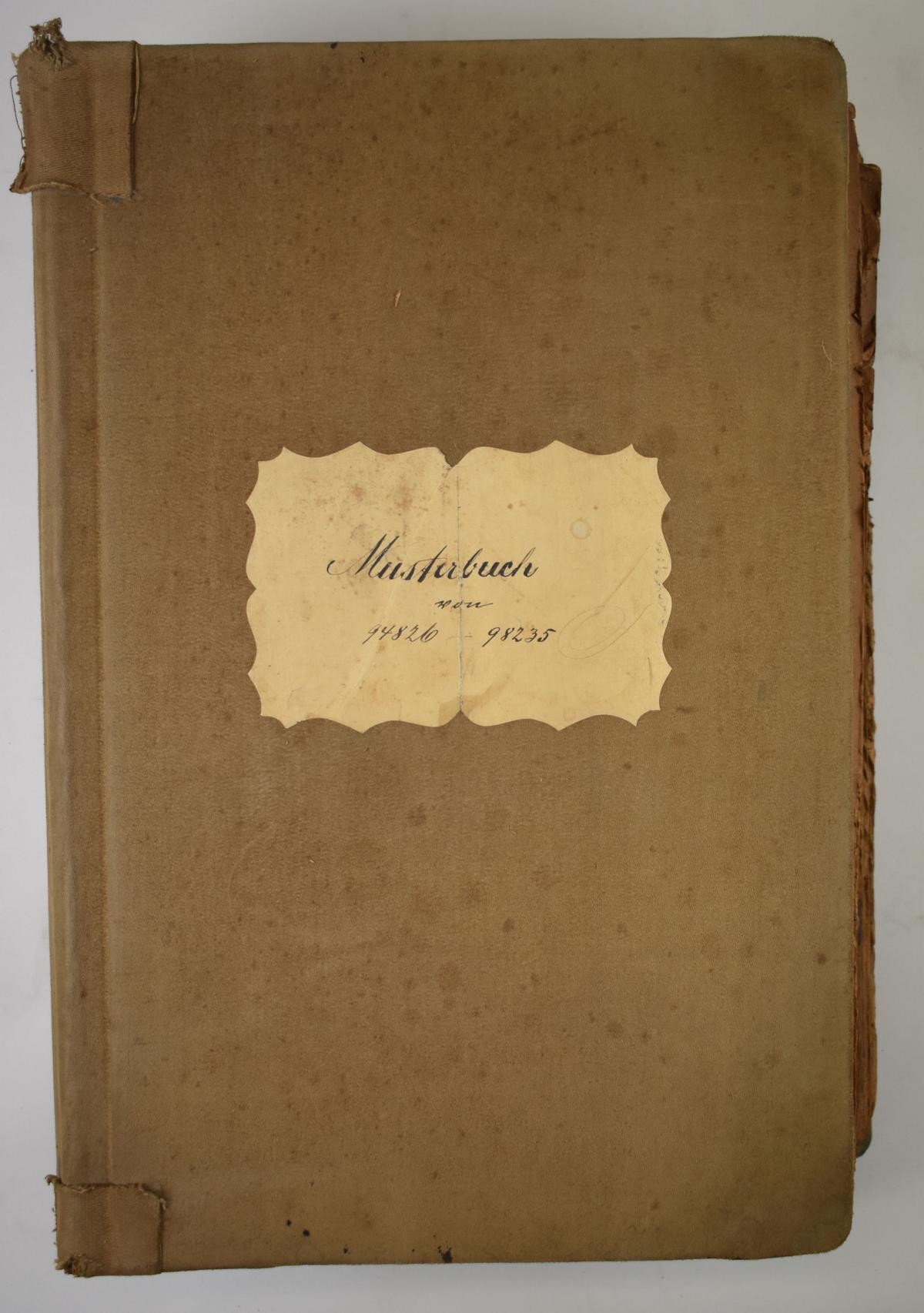 "Musterbuch von 94826 bis 98235" (Deutsches Damast- und Frottiermuseum CC BY-NC-SA)
