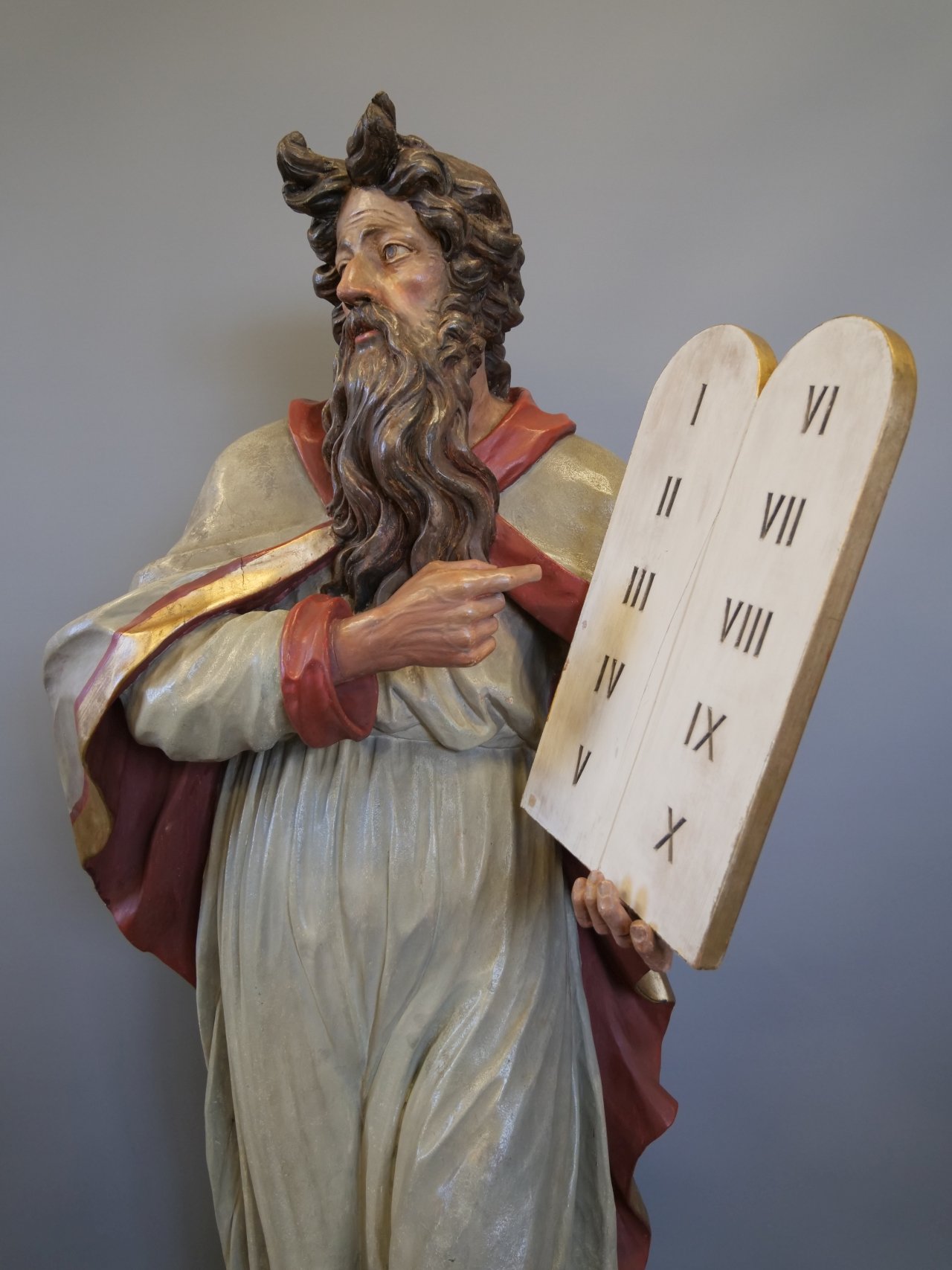 Moses mit den Gesetzestafeln (Evangelisch-Lutherische Kirchgemeinde Großschönau CC BY-NC-SA)