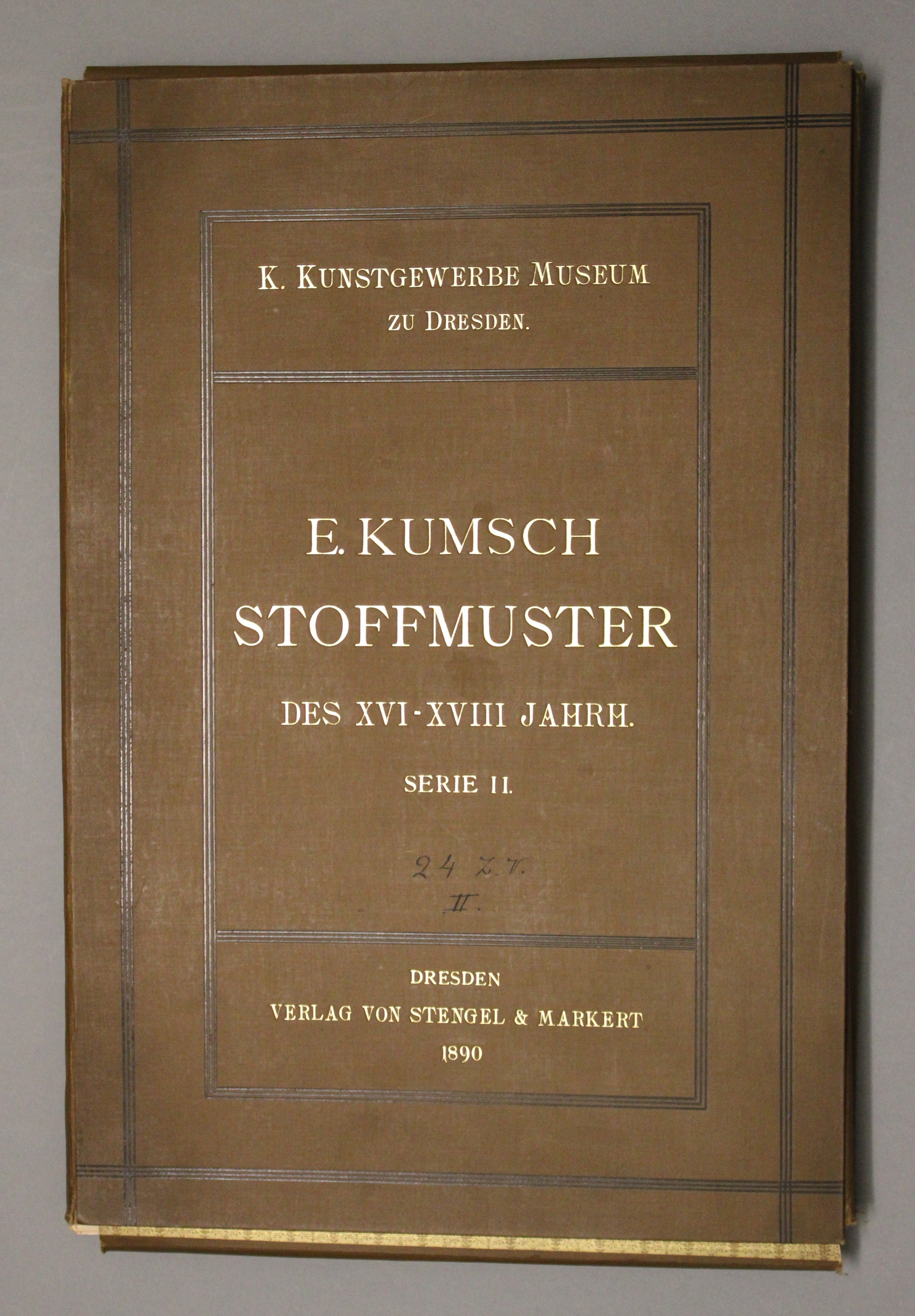 Mappe Stoffmuster (Deutsches Damast- und Frottiermuseum CC BY-NC-SA)
