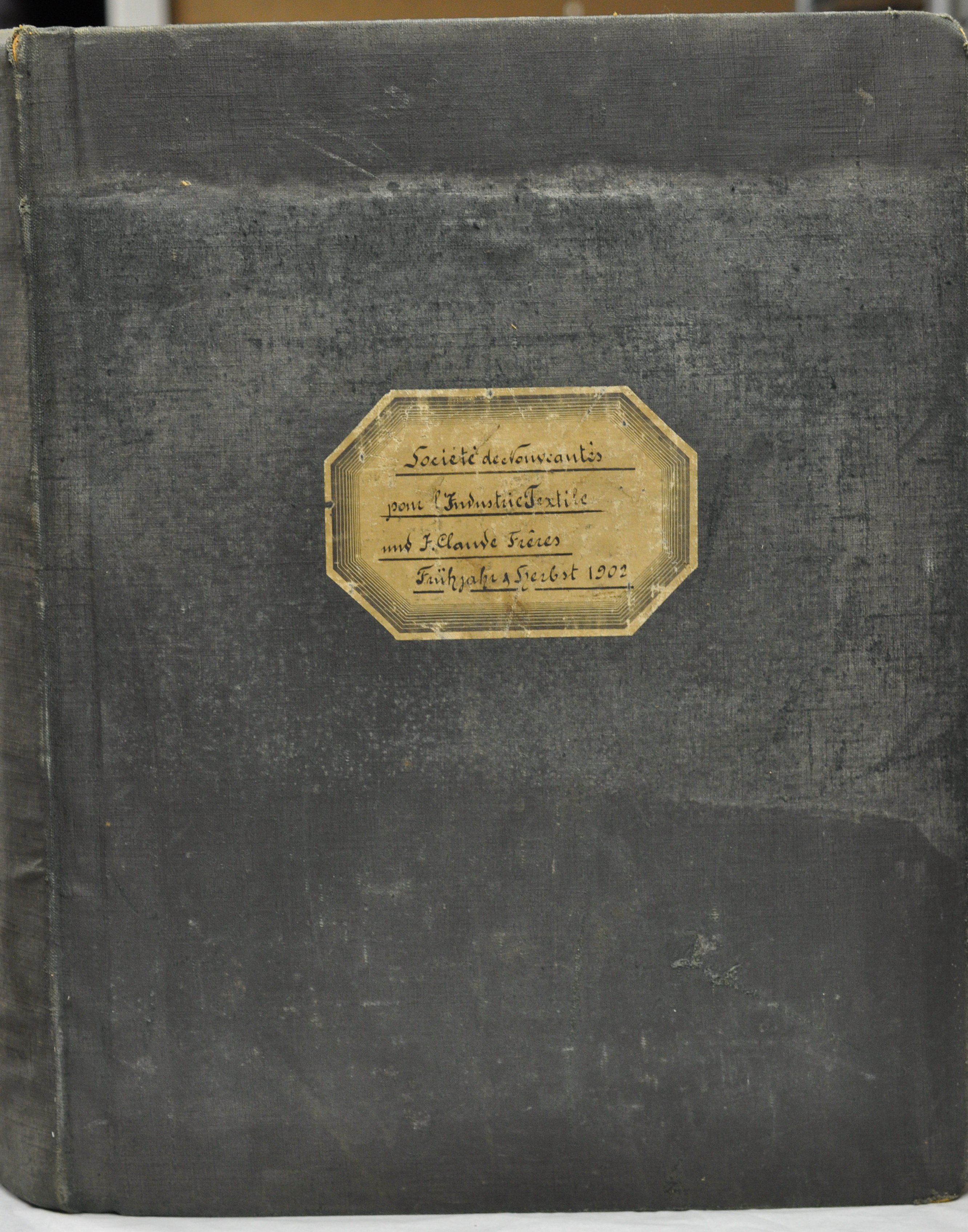 Musterbuch "Société de Nouveautés pour l'Industriel Textile und F. Claude Frères Früjahr & Herbst 1902." (Deutsches Damast- und Frottiermuseum CC BY-NC-SA)
