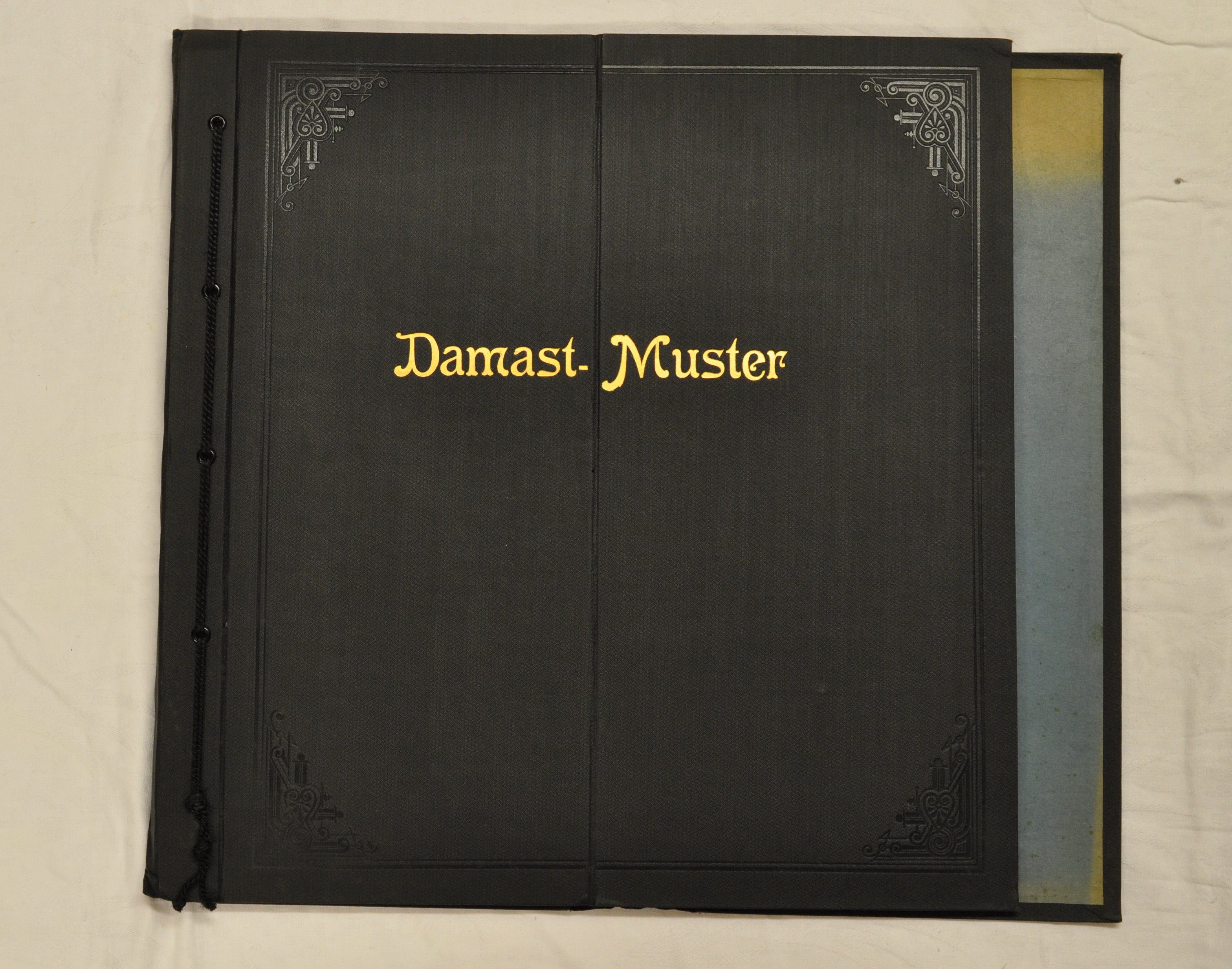 Musterbuch "Damast-Muster" (Deutsches Damast- und Frottiermuseum CC BY-NC-SA)