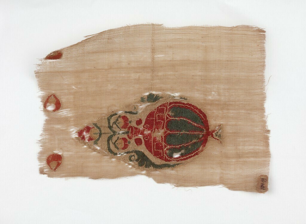 Leinengewebe mit Vasendekor (Fragment) (GRASSI Museum für Angewandte Kunst, Leipzig CC BY-NC-SA)