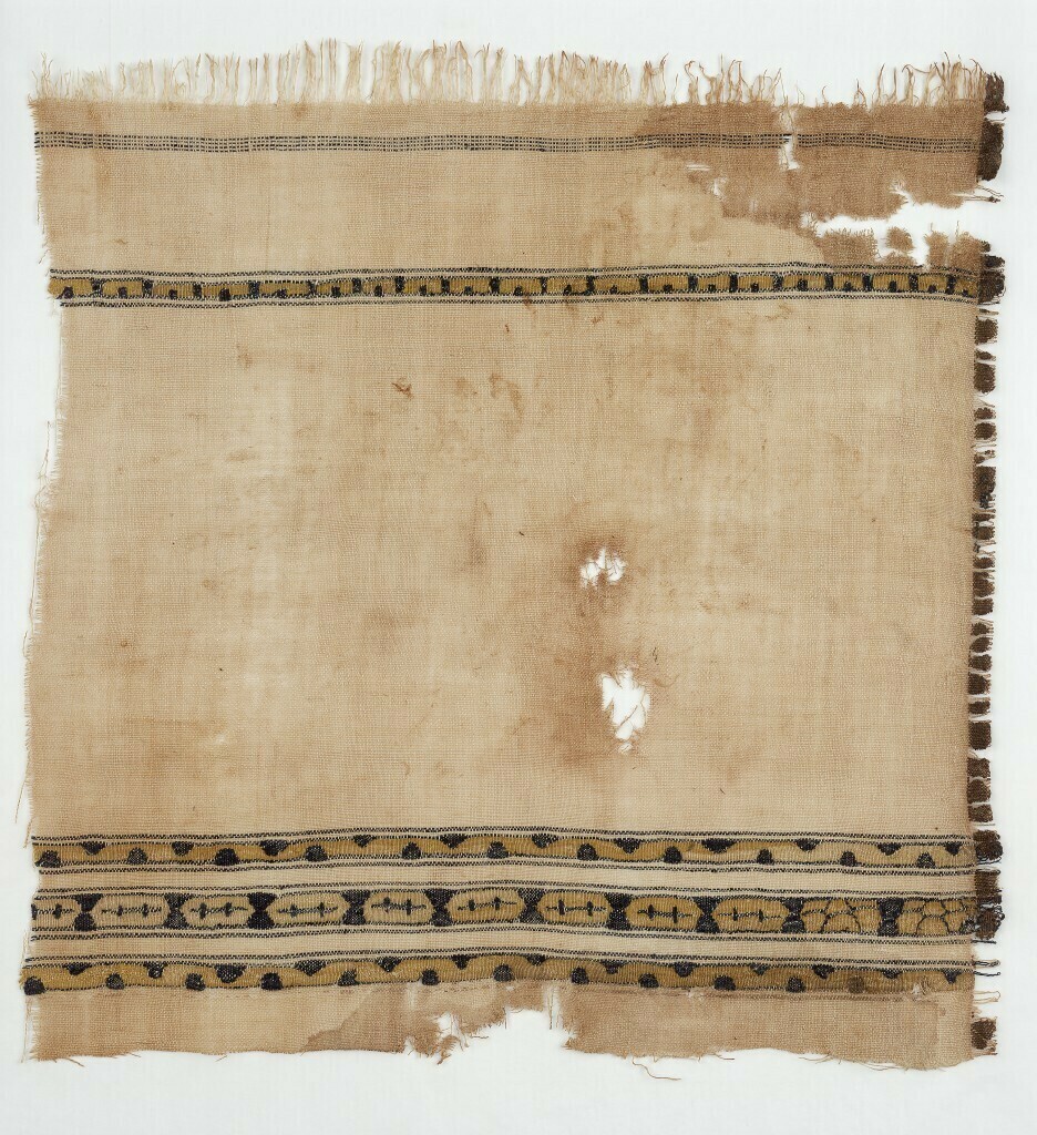 Leinengewebe mit seidenen Borten (Fragment) (GRASSI Museum für Angewandte Kunst, Leipzig CC BY-NC-SA)