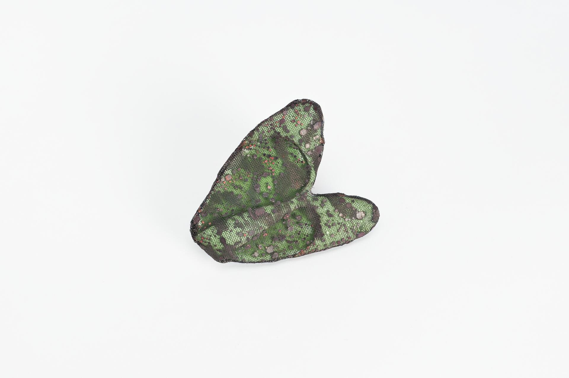 Brosche Falter (Camouflage) (Alle Rechte: GRASSI Museum für Angewandte Kunst, Leipzig. Esther Hoyer CC BY-NC-SA)