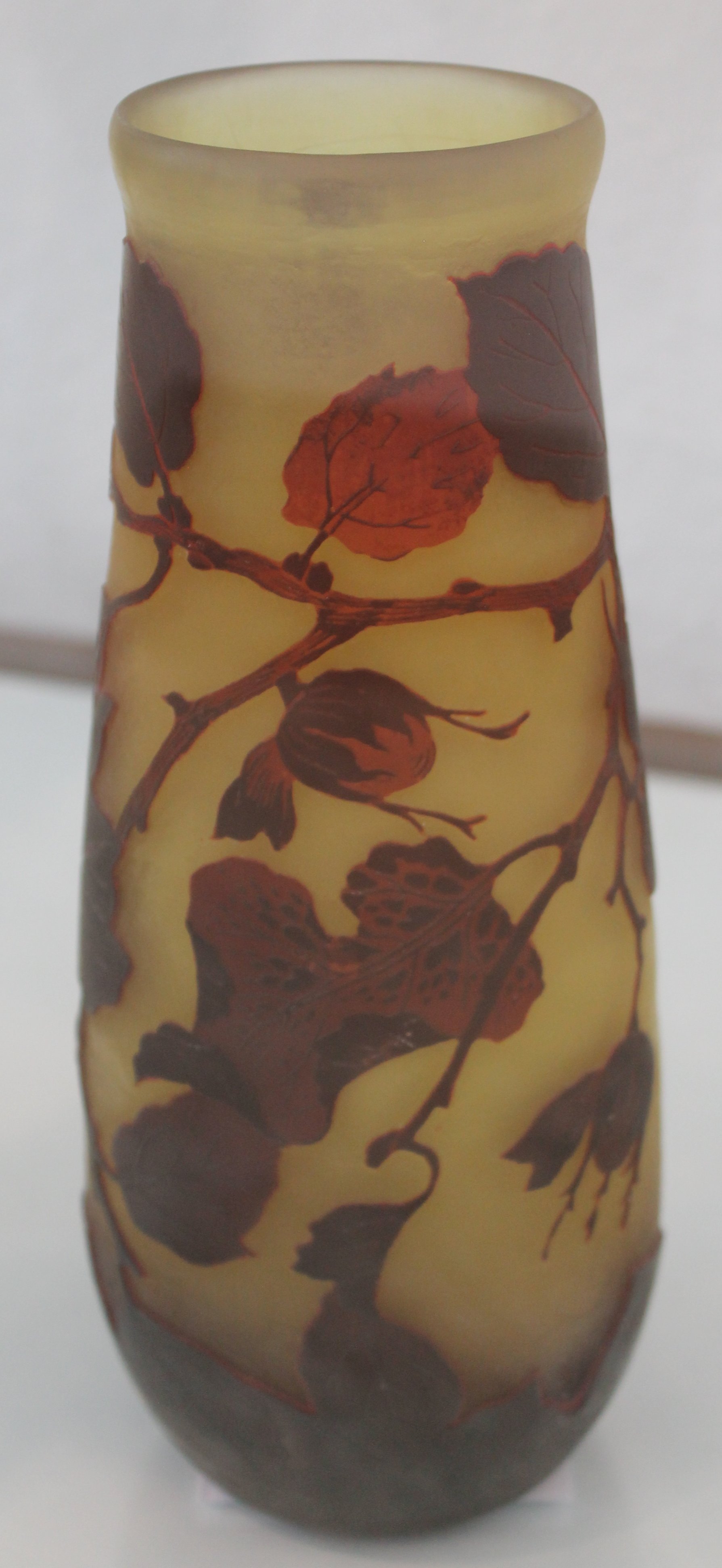 Vase Haselnuss (Glasmuseum Weißwasser CC BY-NC-SA)