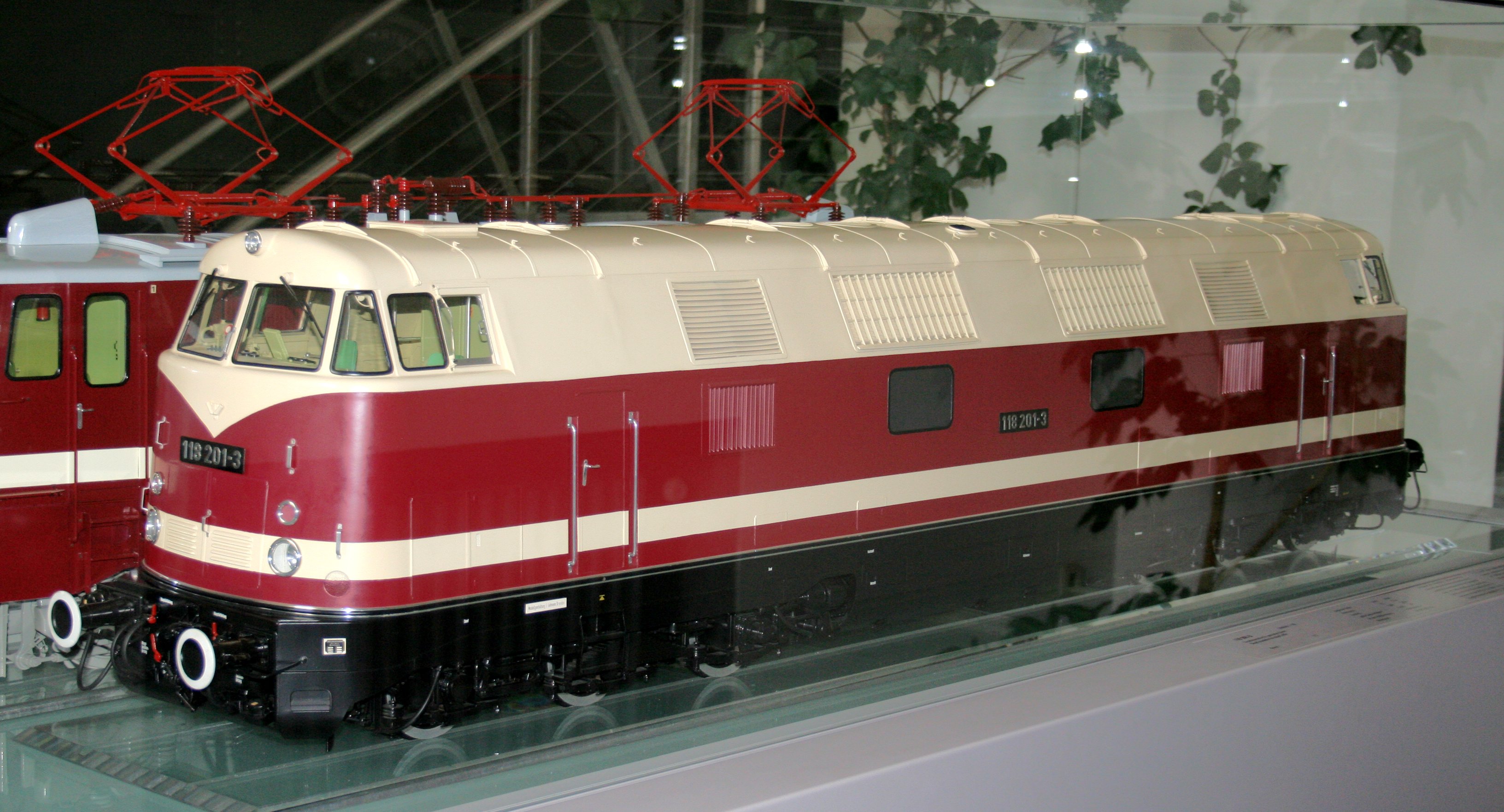 Diesellokomotive 118 201-3 (Verkehrsmuseum Dresden CC BY-NC-SA)