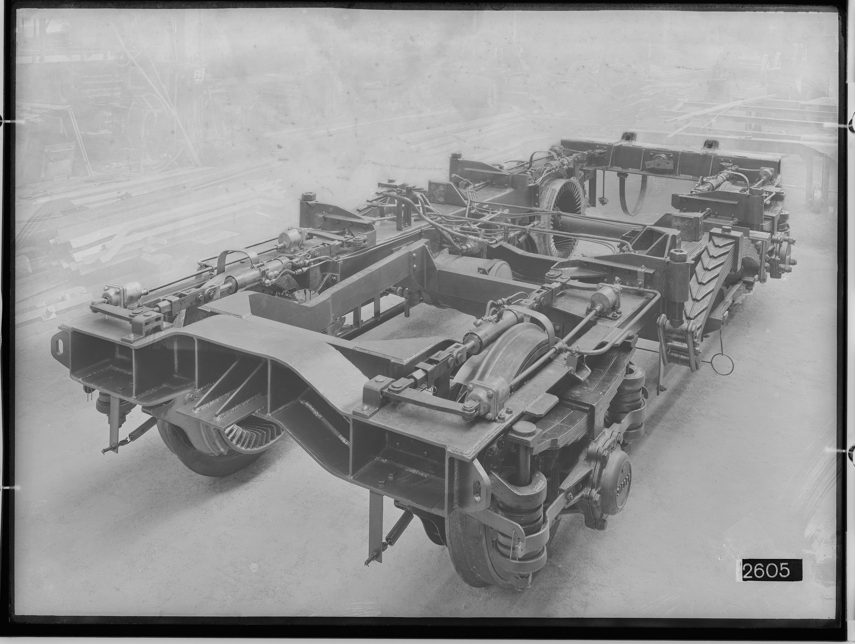 Fotografie: zweiachsiges Enddrehgestell für sechsachsigen Schnelltriebwagen (Schrägansicht, Spurweite: 1435 mm), 1932. Reichsbahn-Zentralamt für Masch (Verkehrsmuseum Dresden CC BY-NC-SA)