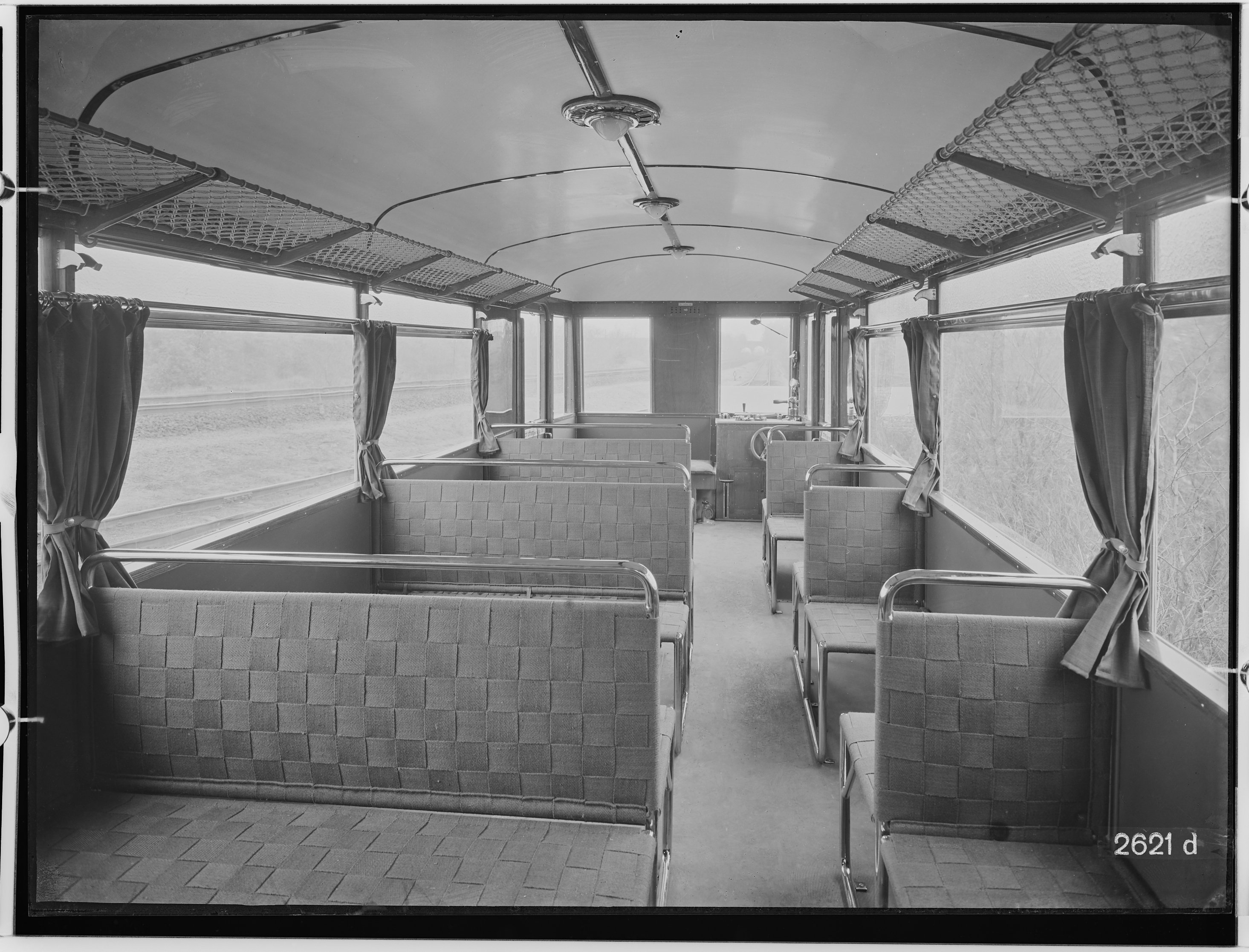Fotografie: zweiachsiger Kleintriebwagen (Innenansicht), Fahrgastraum, 1933. Waggon- und Maschinenbau AG Görlitz (WUMAG) (Verkehrsmuseum Dresden CC BY-NC-SA)