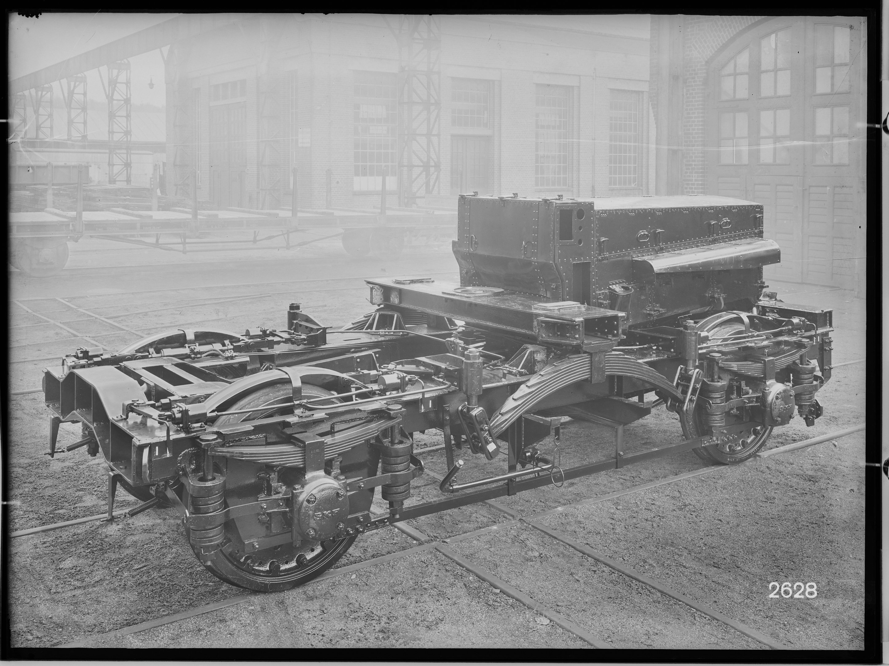Fotografie: zweiachsiges Maschinen-Enddrehgestell (Schrägansicht, Spurweite: 1435 mm), 1933. La Bourgeoise-la Louviere? (Verkehrsmuseum Dresden CC BY-NC-SA)