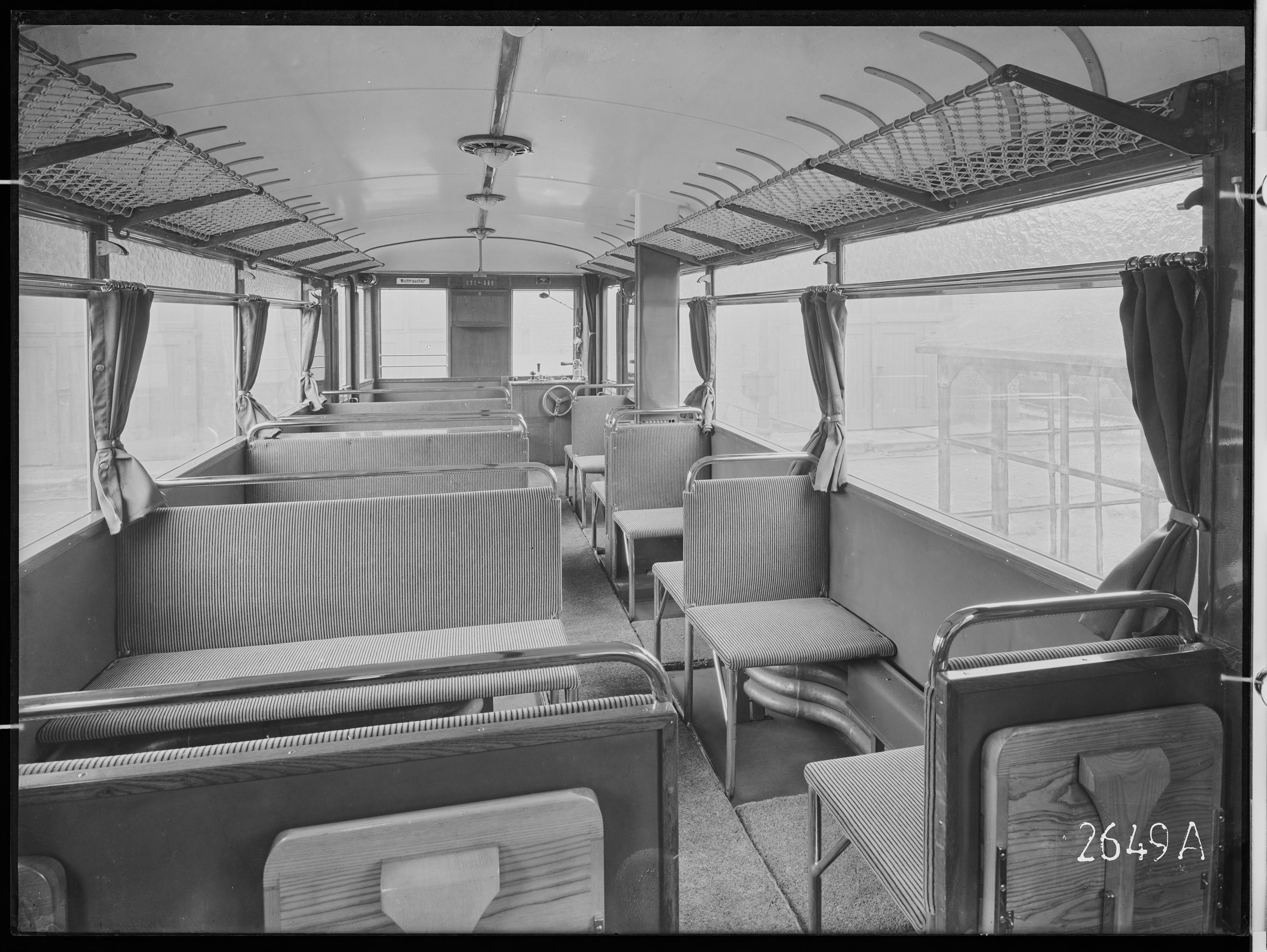 Fotografie: zweiachsiger Triebwagen für Kreisbahn Schönermark–Damme (Innenansicht, Spurweite: 1435 mm), Fahrgastraum, 1934. Prenzlauer Kreisbahnen (Verkehrsmuseum Dresden CC BY-NC-SA)