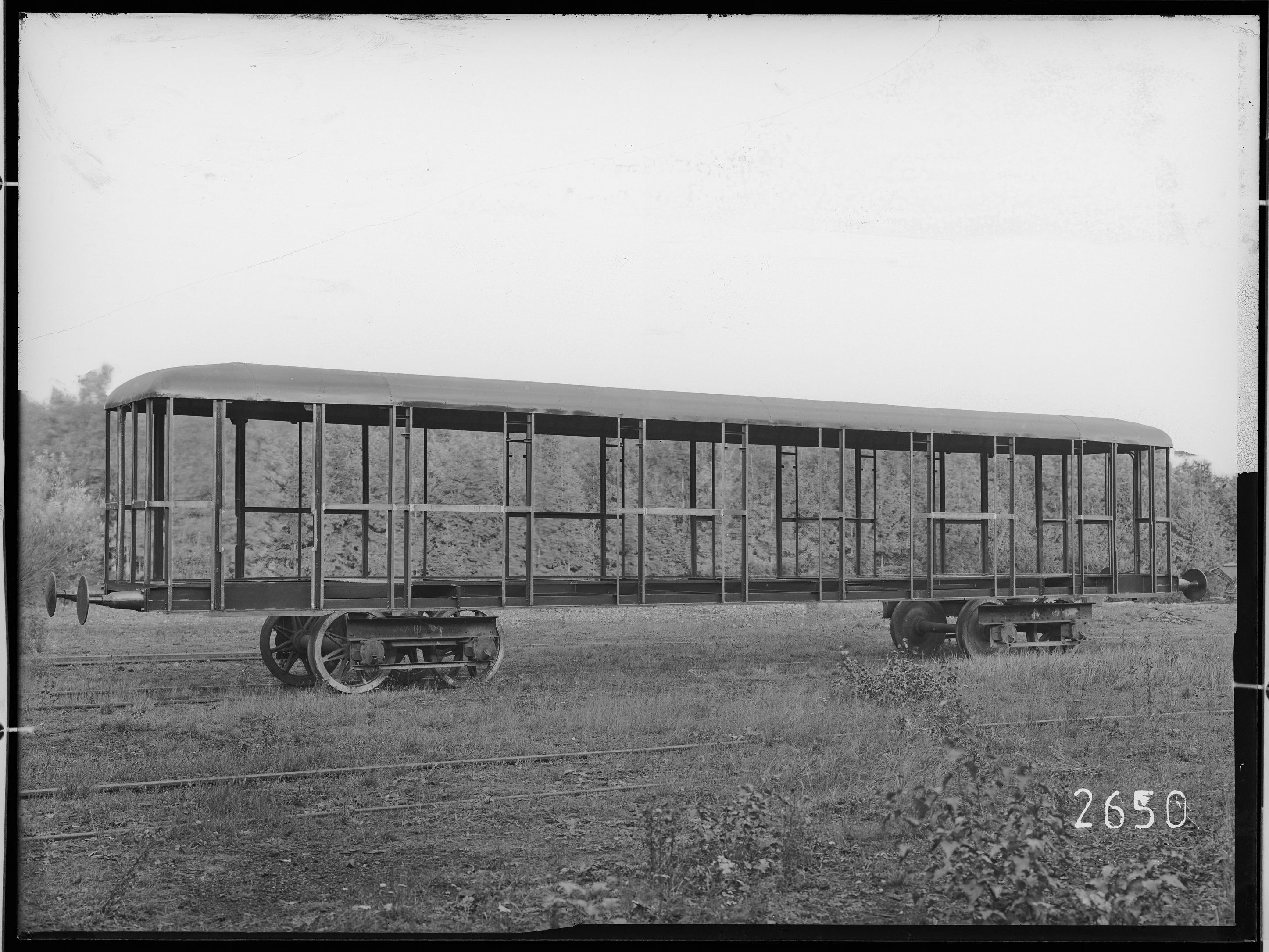 Fotografie: vierachsiger Triebwagen (Längsansicht, Spurweite: 1435 mm), Kastengerippe, 1934. Westfälische Landeseisenbahngesellschaft Lippstadt? (Verkehrsmuseum Dresden CC BY-NC-SA)
