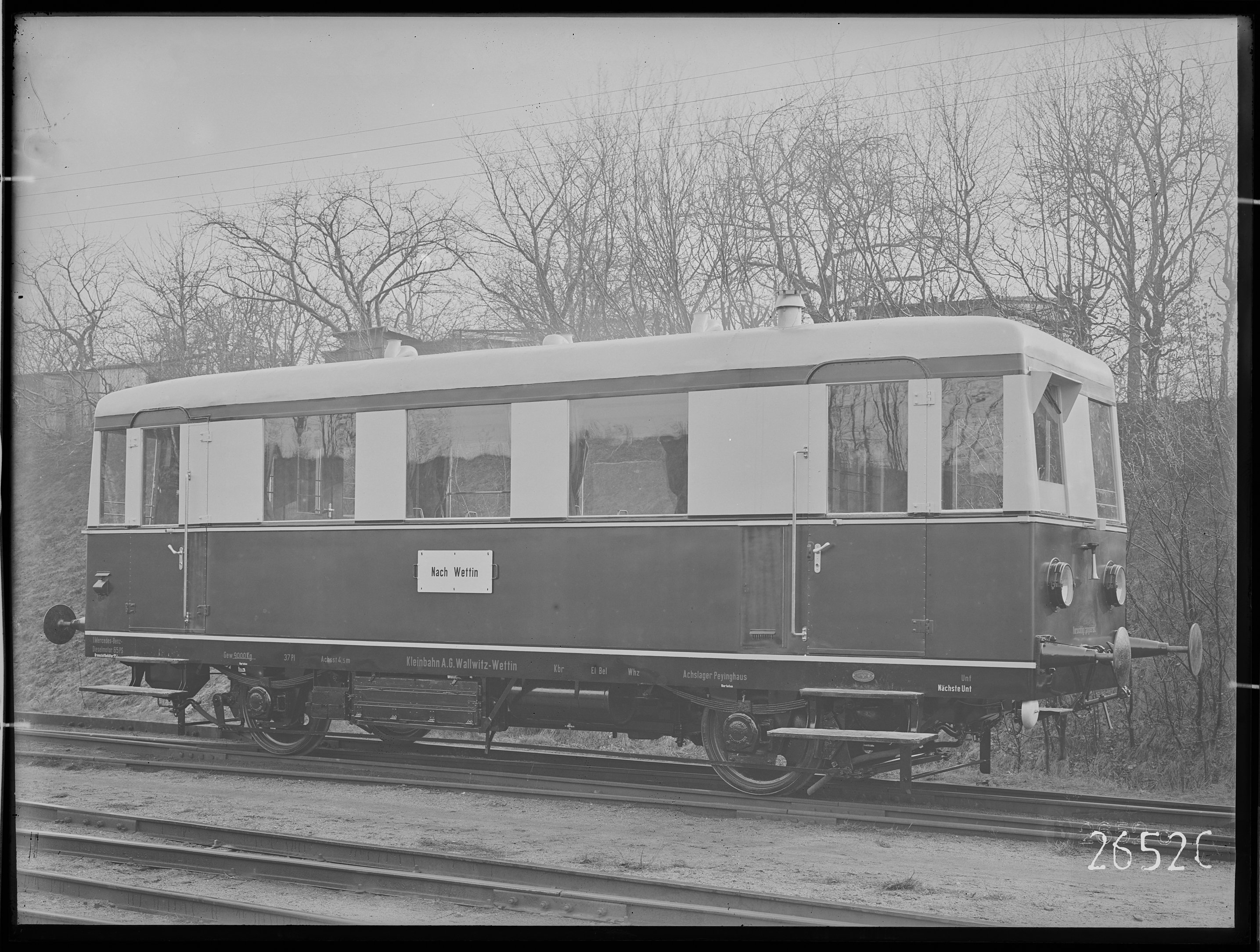 Fotografie: zweiachsiger Diesel-Kleintriebwagen für Kleinbahn A.G. Wallwitz–Wettin, 65 PS (Längsansicht, Spurweite: 1435 mm), 1935. Landes-Eisenbahnve (Verkehrsmuseum Dresden CC BY-NC-SA)