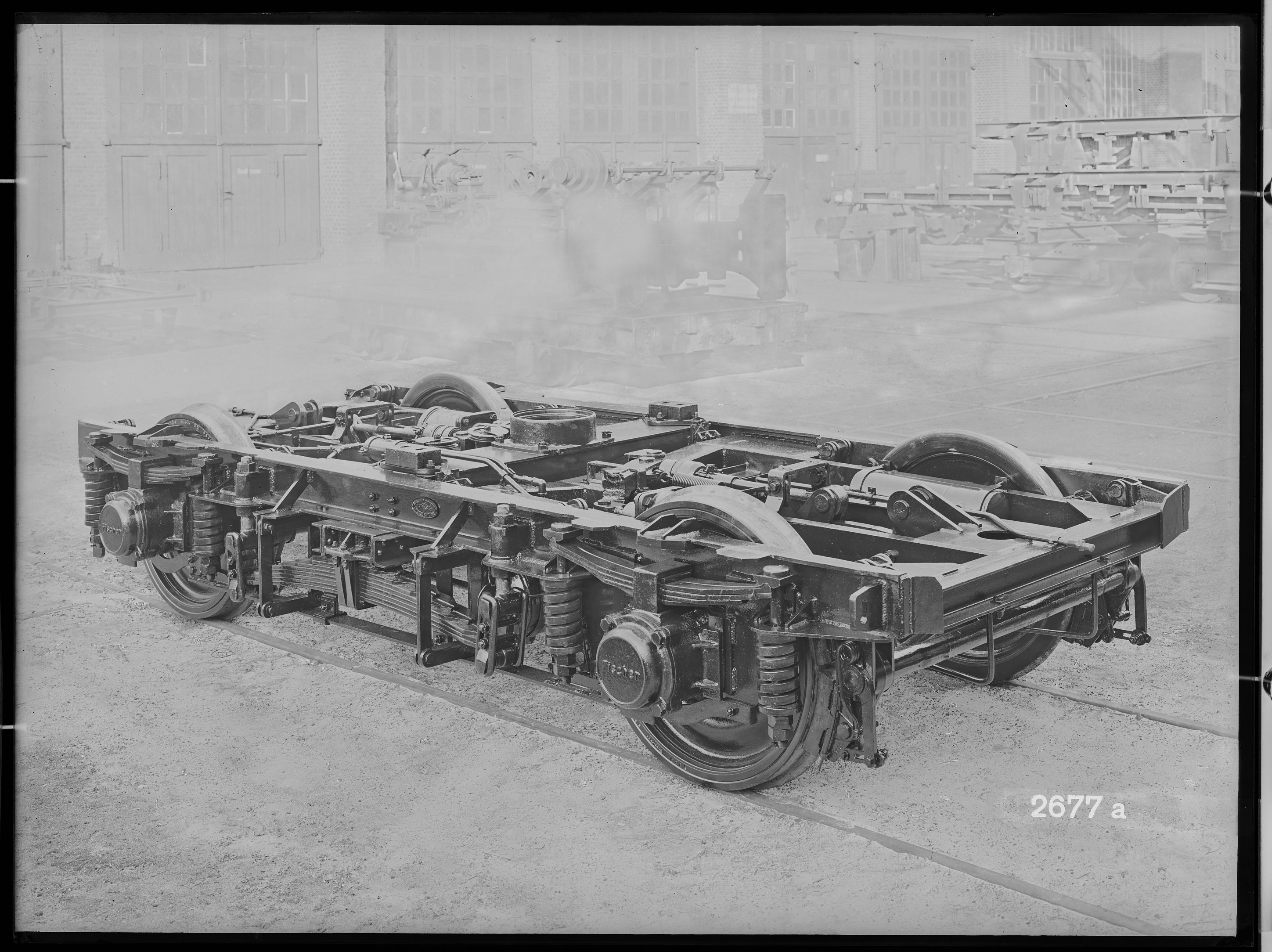 Fotografie: zweiachsiges Enddrehgestell für zweiteiligen Doppelstock-Steuerwagen (Schrägansicht, Spurweite: 1435 mm), 1935. Lübeck-Büchener Eisenbahn- (Verkehrsmuseum Dresden CC BY-NC-SA)