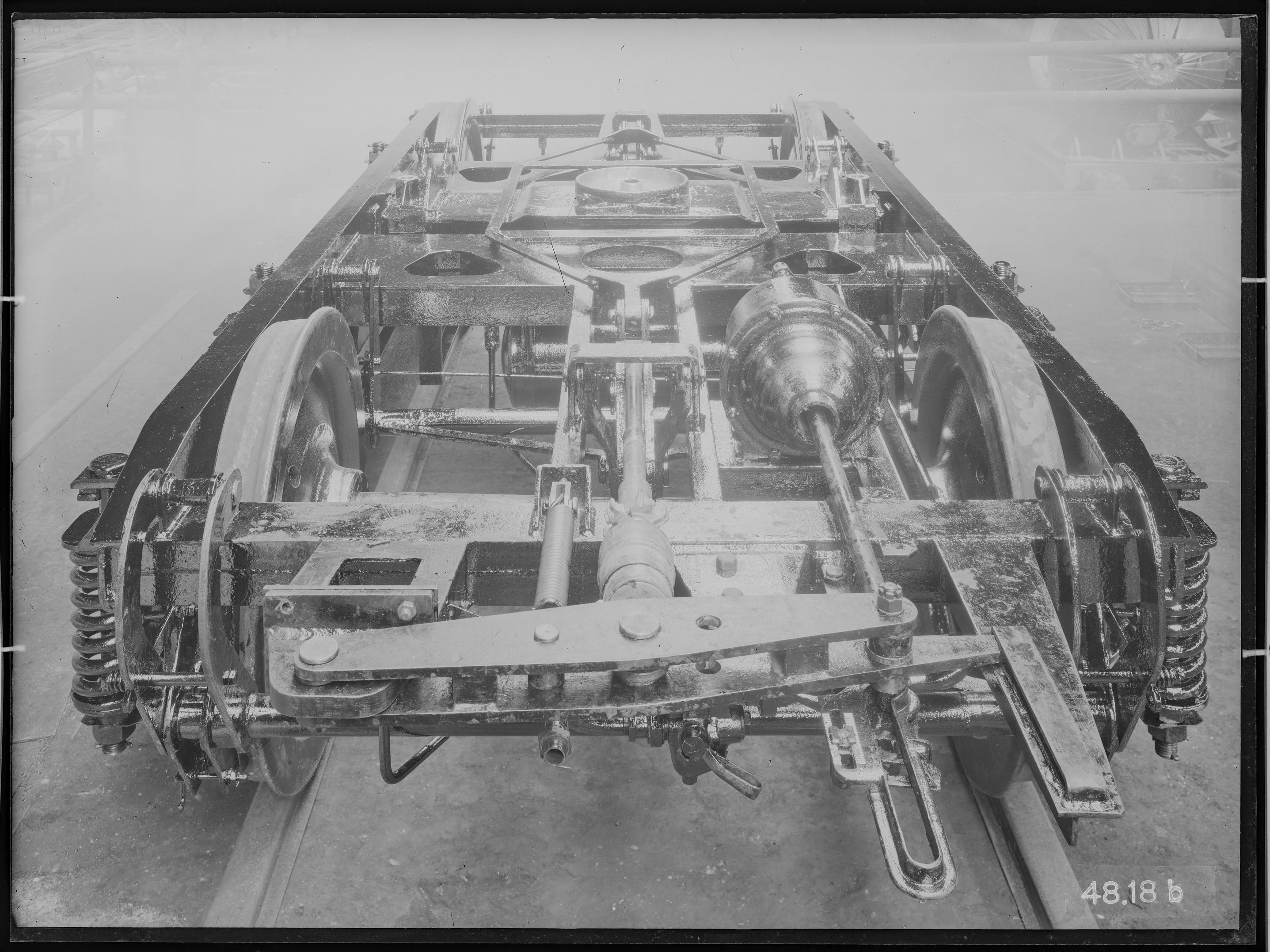 Fotografie: zweiachsiges Drehgestell (Stirnansicht), 1948. (Schenkung der Bombardier Transportation, Werk Görlitz | Eigentum/Sammlung der Verkehrsmuseums Dresden gGmbH CC BY-NC-SA)