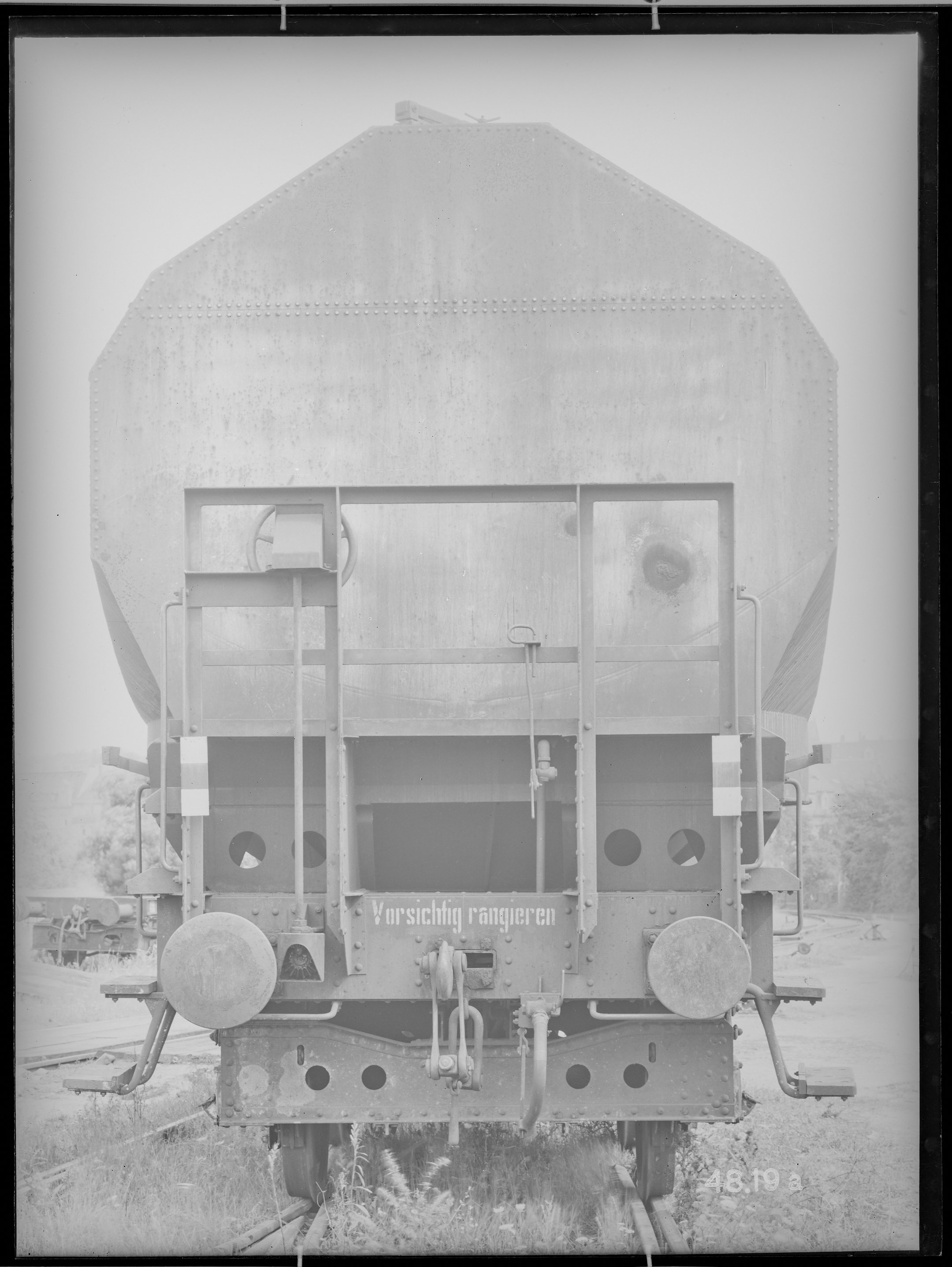 Fotografie: Kübelwagen (Stirnansicht), 1948. (Schenkung der Bombardier Transportation, Werk Görlitz | Eigentum/Sammlung der Verkehrsmuseums Dresden gGmbH CC BY-NC-SA)