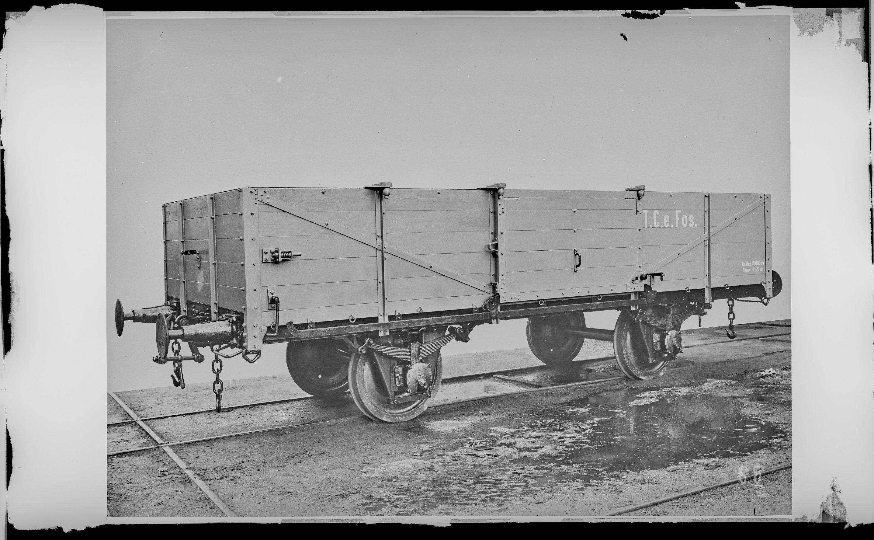 Fotografie: zweiachsiger offener Güterwagen (Schrägansicht), um 1923? (Schenkung der Bombardier Transportation, Werk Görlitz | Eigentum/Sammlung der Verkehrsmuseums Dresden gGmbH CC BY-NC-SA)