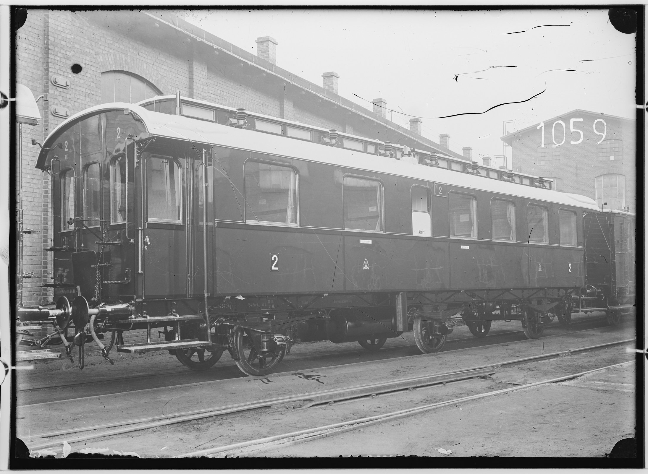Fotografie: dreiachsiger Durchgangswagen zweiter/dritter Klasse, Gattung BCi (Schrägansicht, Spurweite: 1435 mm), 1913. Stolper Kreisbahn (St.K.B.) (Verkehrsmuseum Dresden CC BY-NC-SA)