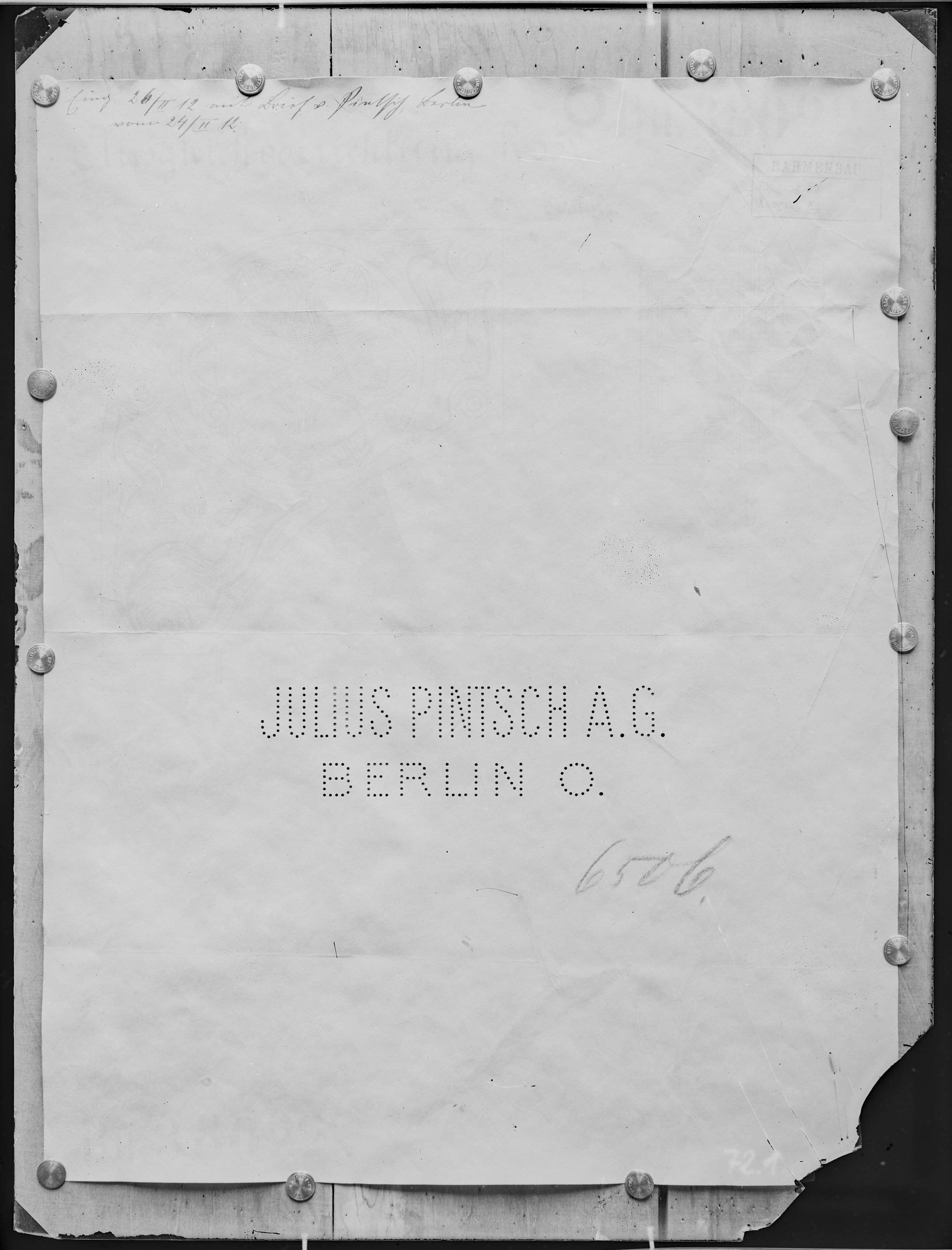 Fotografie: Deckblatt einer Firmenkorrespondenz mit Firmennamen Julius Pintsch A.G., Berlin O. in Lochschrift, 1912. (Verkehrsmuseum Dresden CC BY-NC-SA)