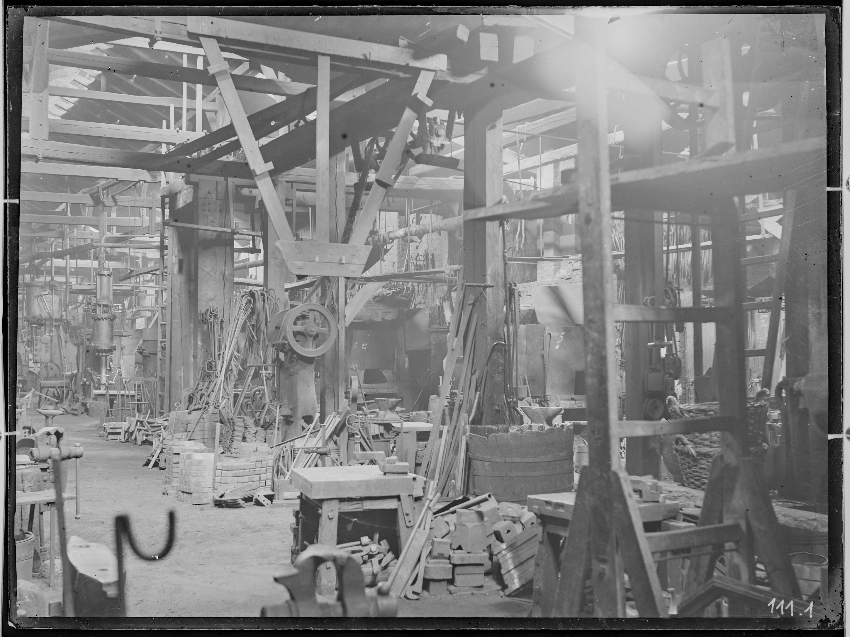 Fotografie: AG für Fabrikation von Eisenbahn-Material zu Görlitz, Werkhalle (Innenansicht), um 1905? (Verkehrsmuseum Dresden CC BY-NC-SA)