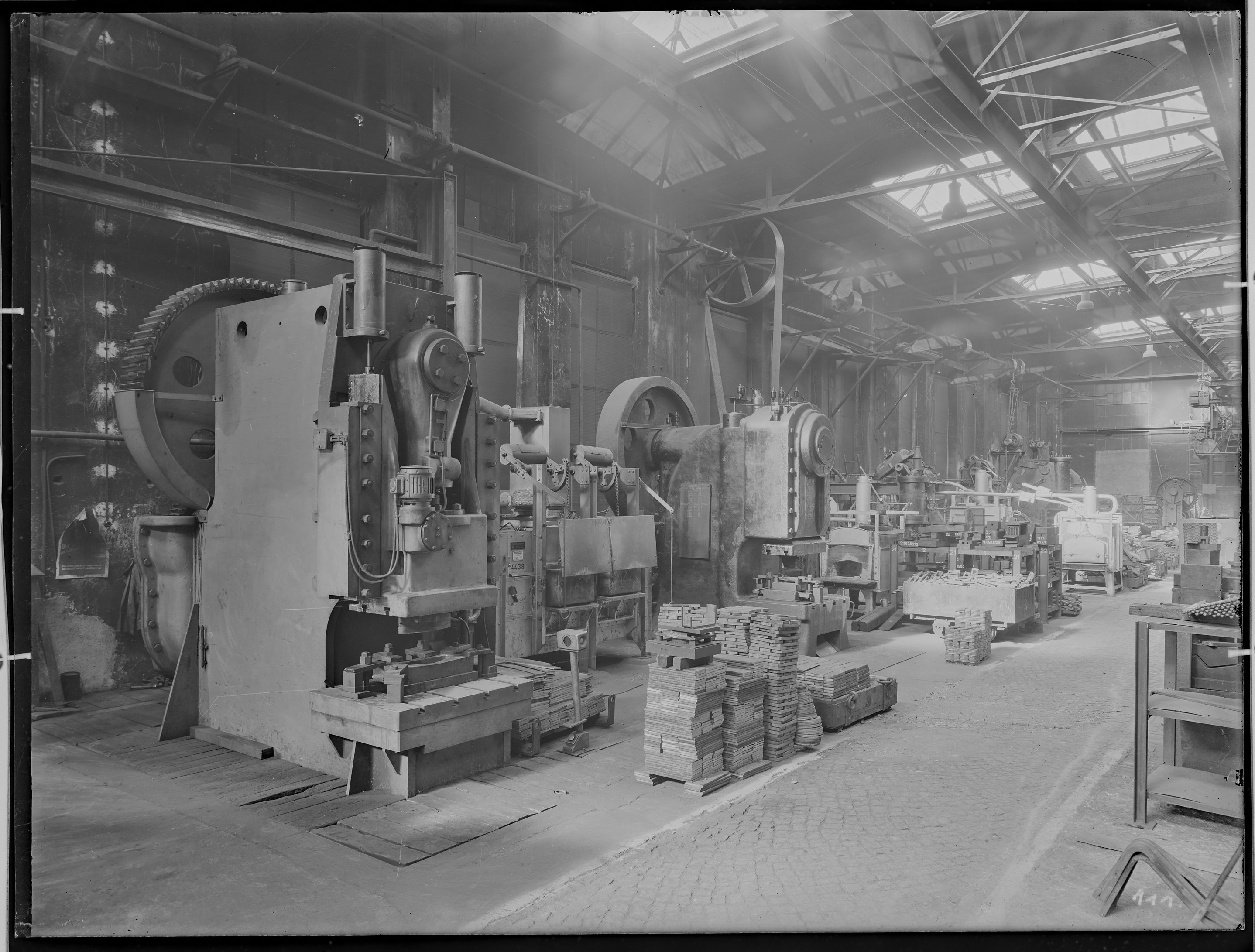 Fotografie:AG für Fabrikation von Eisenbahn-Material zu Görlitz, Werkhalle (Innenansicht), um 1905? (Verkehrsmuseum Dresden CC BY-NC-SA)