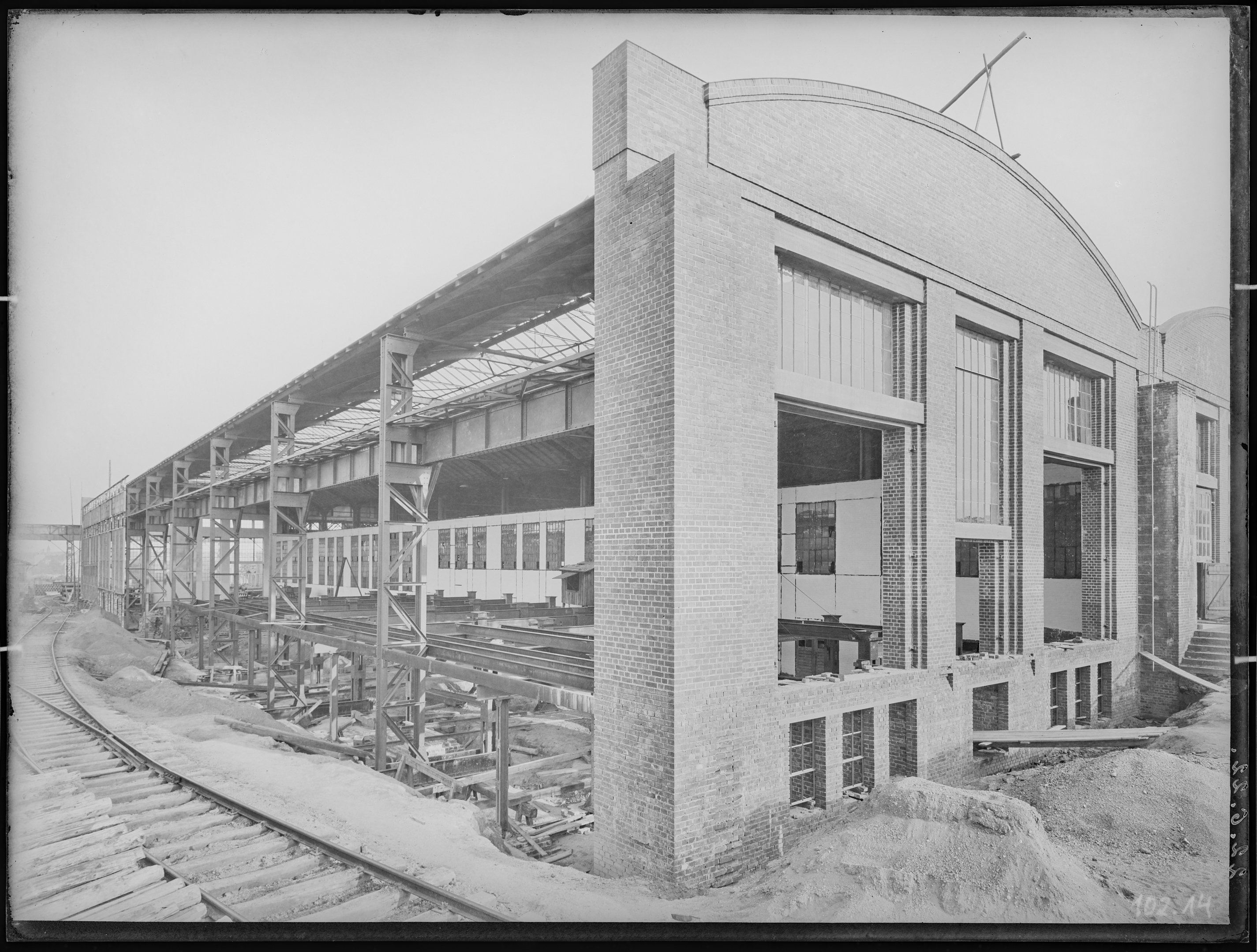 Fotografie: Waggon- und Maschinenbau AG Görlitz, Werk II (Außenansicht), Werkhalle im Bau, 1922 (Verkehrsmuseum Dresden CC BY-NC-SA)