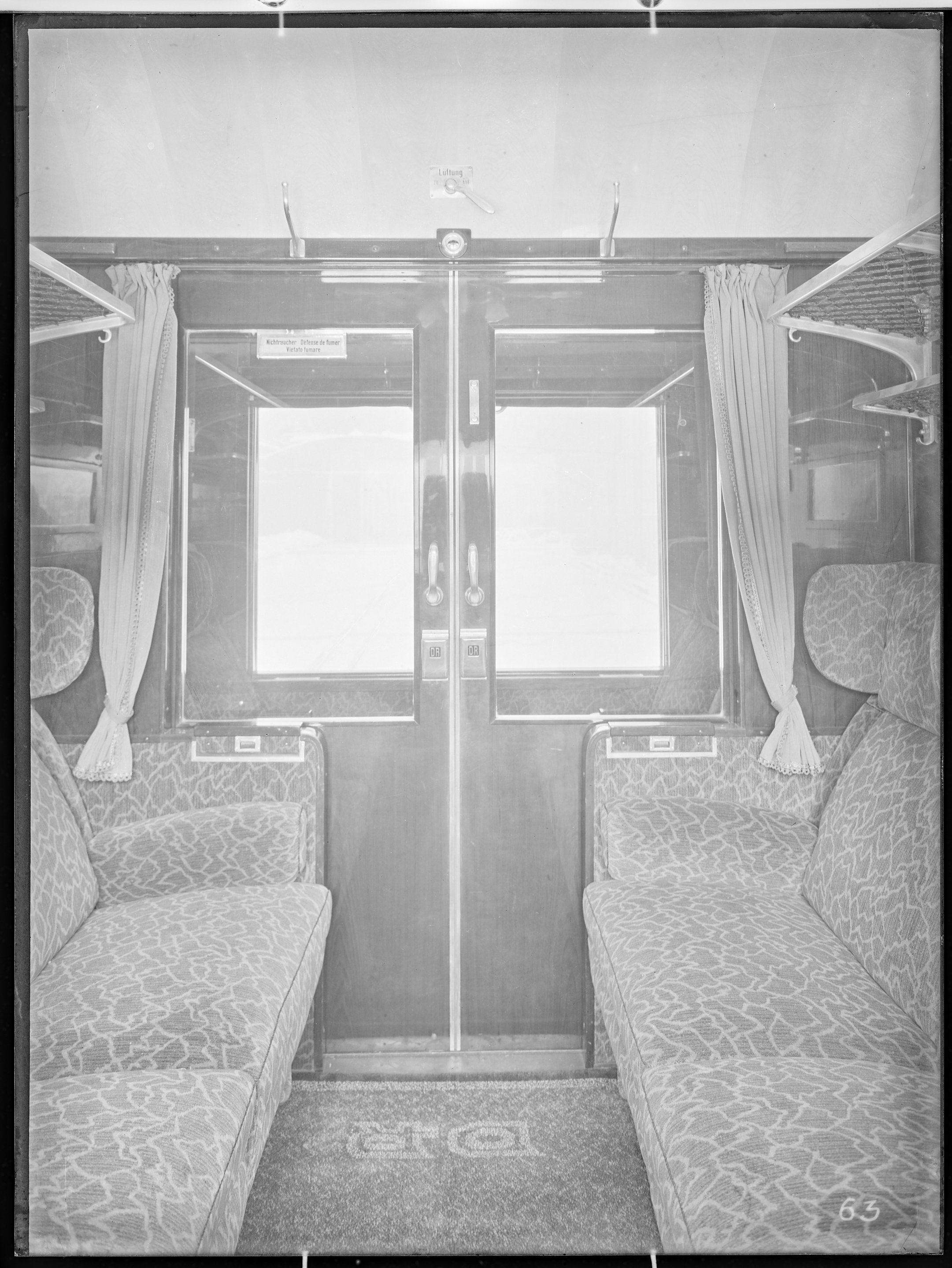 Fotografie: Sitzwagen (Innenansicht), Abteil zweiter Klasse, um 1939? (Verkehrsmuseum Dresden CC BY-NC-SA)