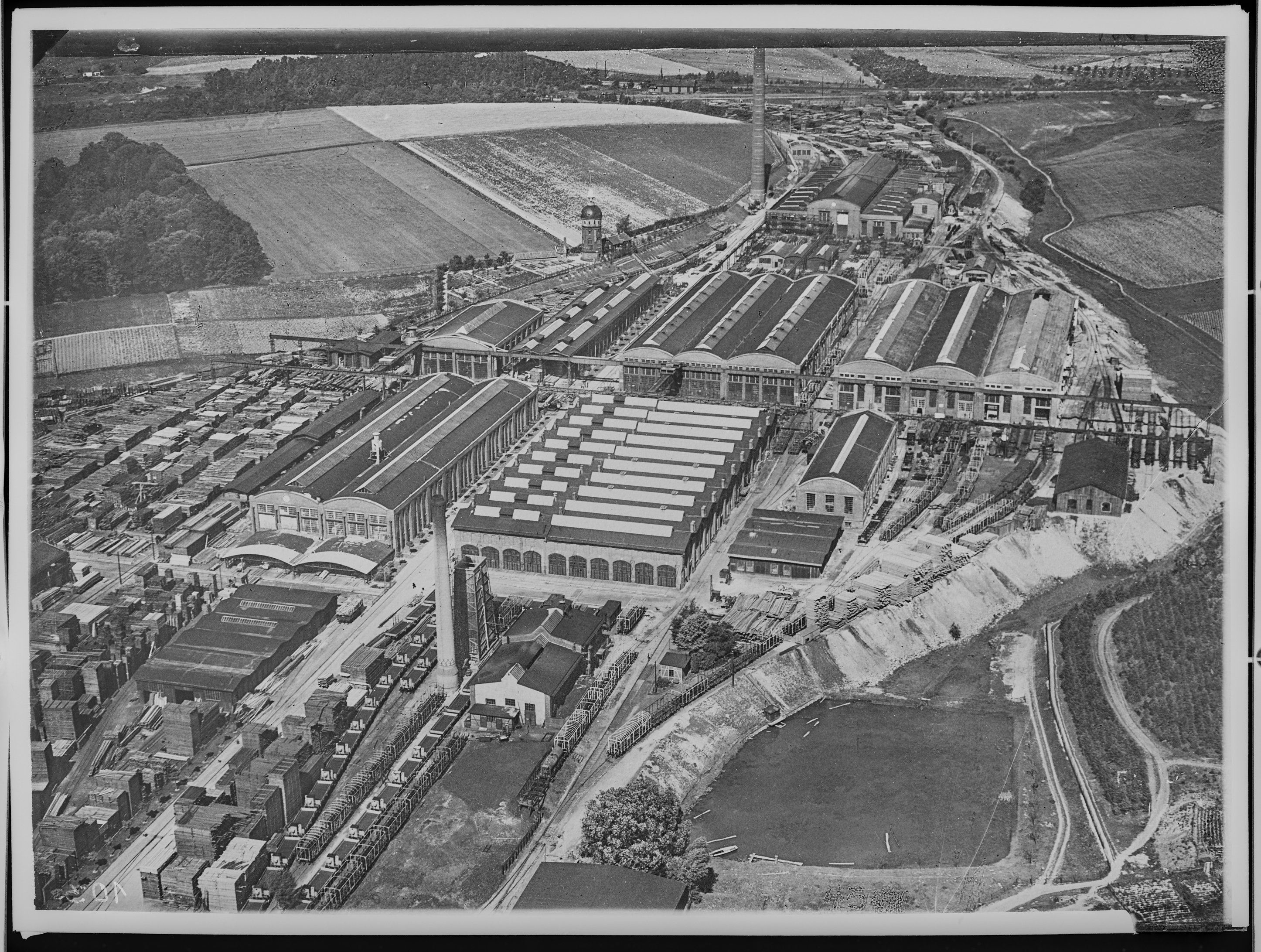 Fotografie: Werksgelände (Luftaufnahme) der Waggon- und Maschinenbau AG Görlitz (WUMAG), um 1925? (Verkehrsmuseum Dresden CC BY-NC-SA)