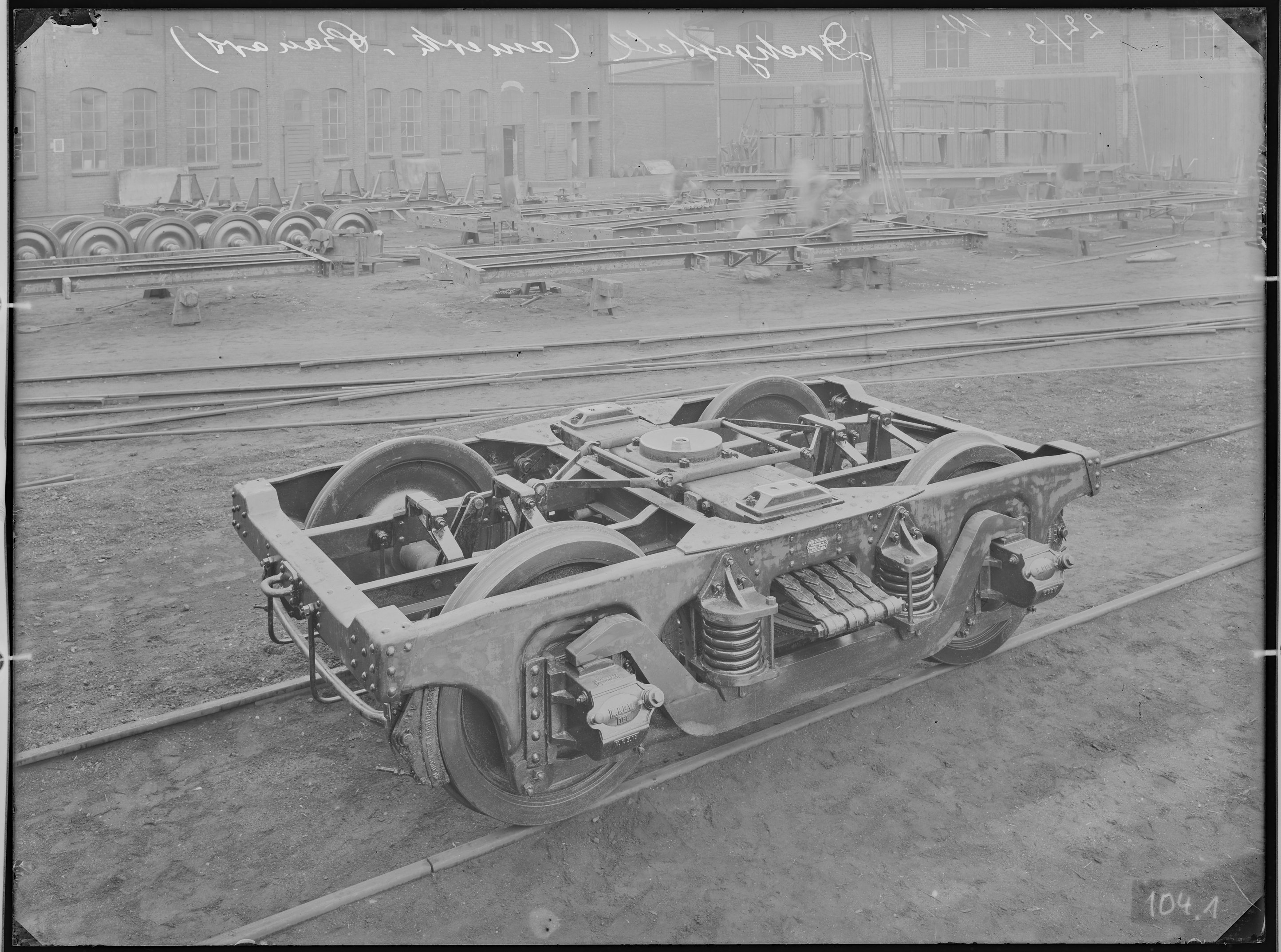 Fotografie: zweiachsiges Drehgestell amerikanischer Bauart (Schrägansicht), 1910. (Verkehrsmuseum Dresden CC BY-NC-SA)