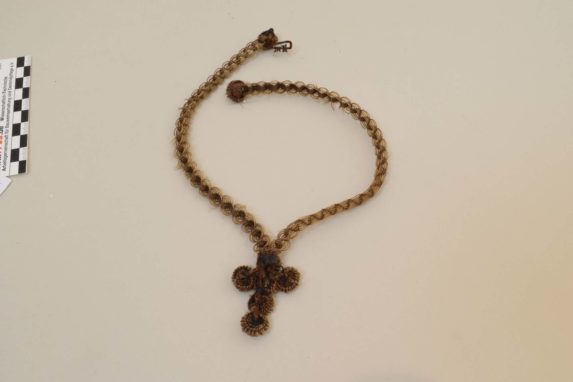 Halskette mit Kreuzanhänger (Heimatmuseum Dohna CC BY-NC-SA)