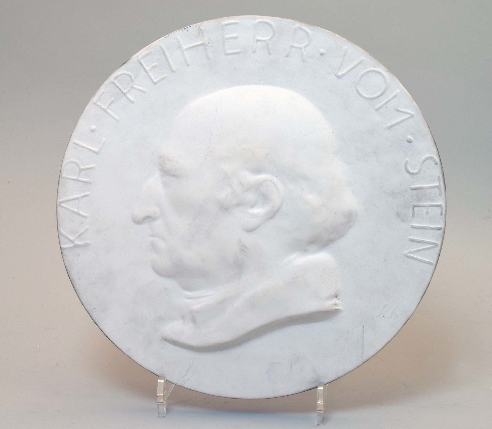 Plakette "Karl Feiherr vom Stein", der Stadt Dohna zur 900-Jahr-Feier vom Deutschen Städtetag verliehen (Heimatmuseum Dohna CC BY-NC-SA)