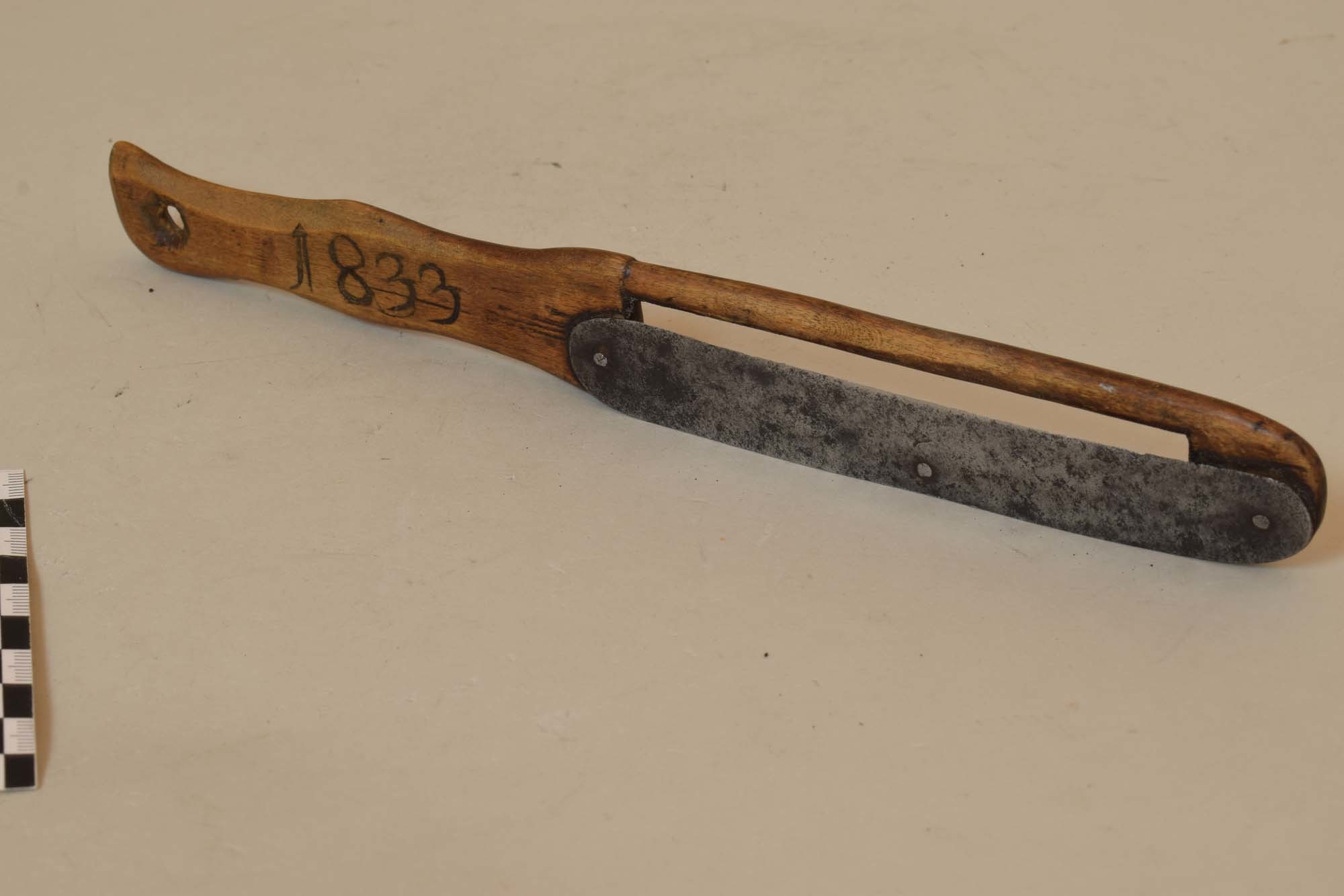 Bohnenschnipsler (Heimatmuseum Dohna CC BY-NC-SA)
