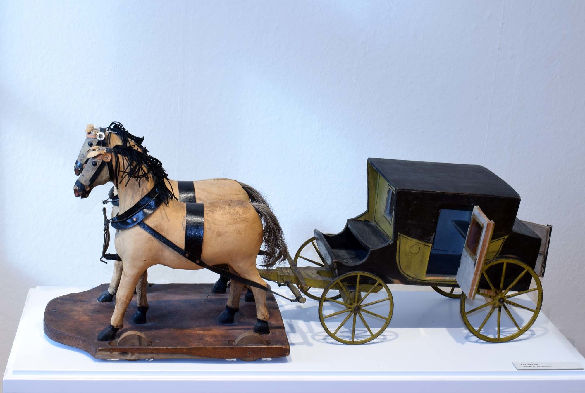 Pferdegespann mit Postkutsche (Heimatmuseum Dohna CC BY-NC-SA)