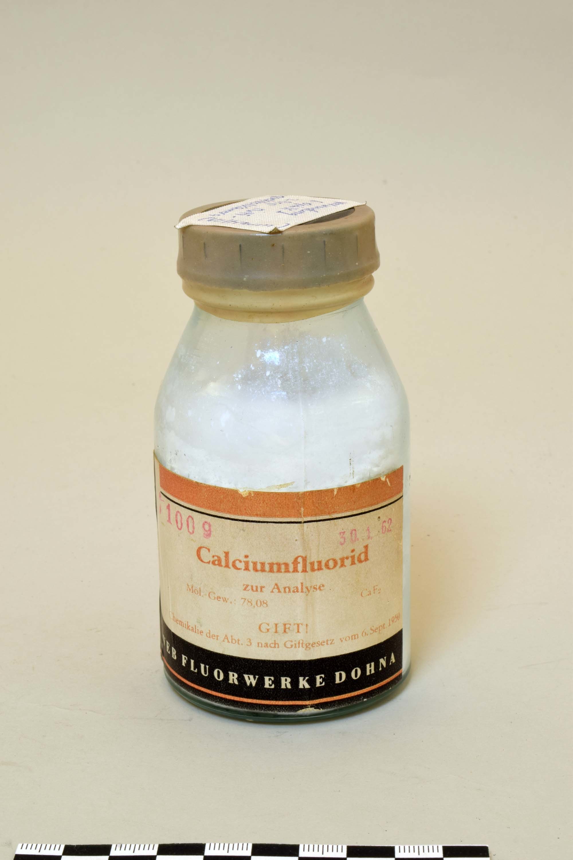 Laborflasche "Calciumfluorid" (Heimatmuseum Dohna CC BY-NC-SA)