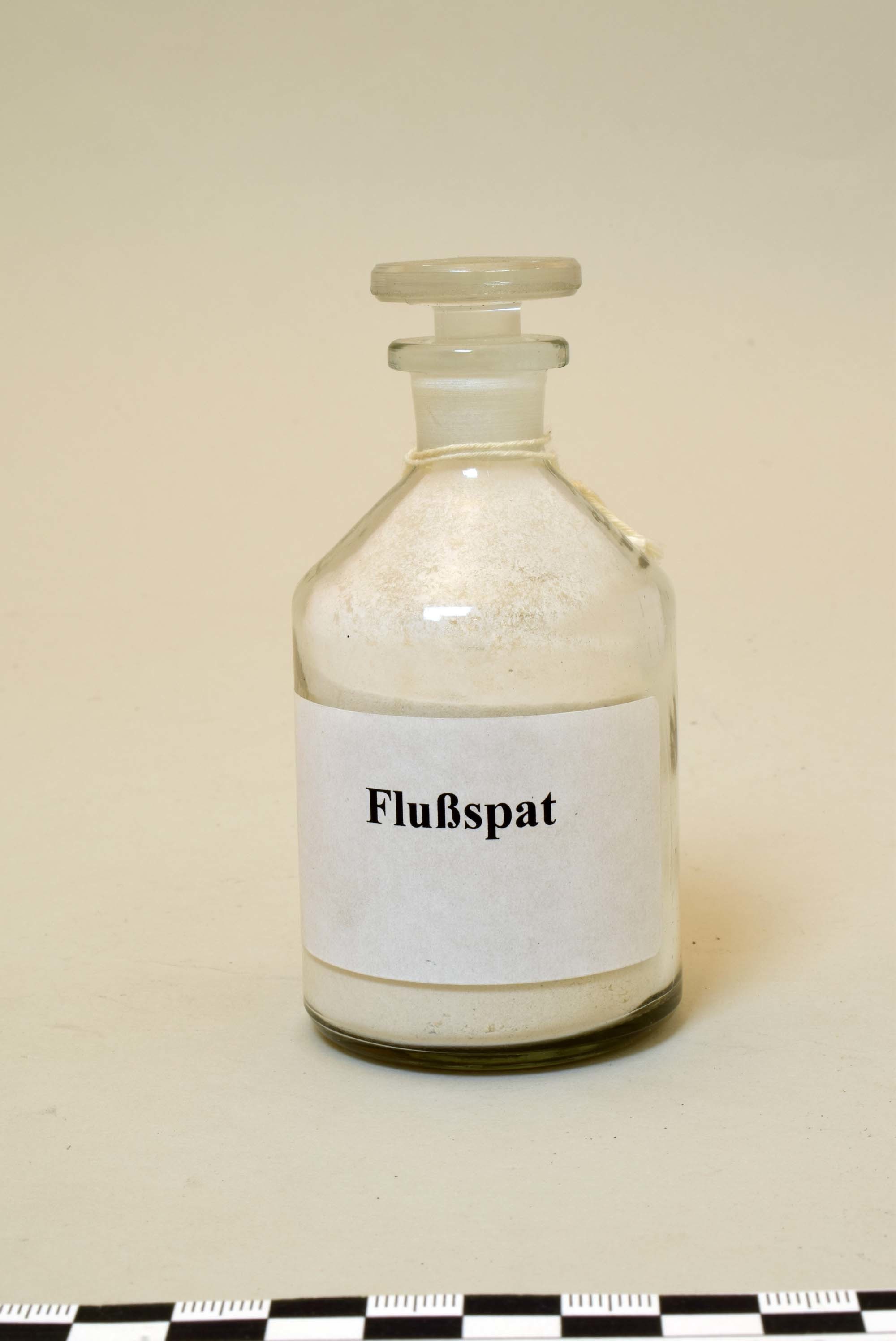 Laborflasche "Flußspat" (Heimatmuseum Dohna CC BY-NC-SA)