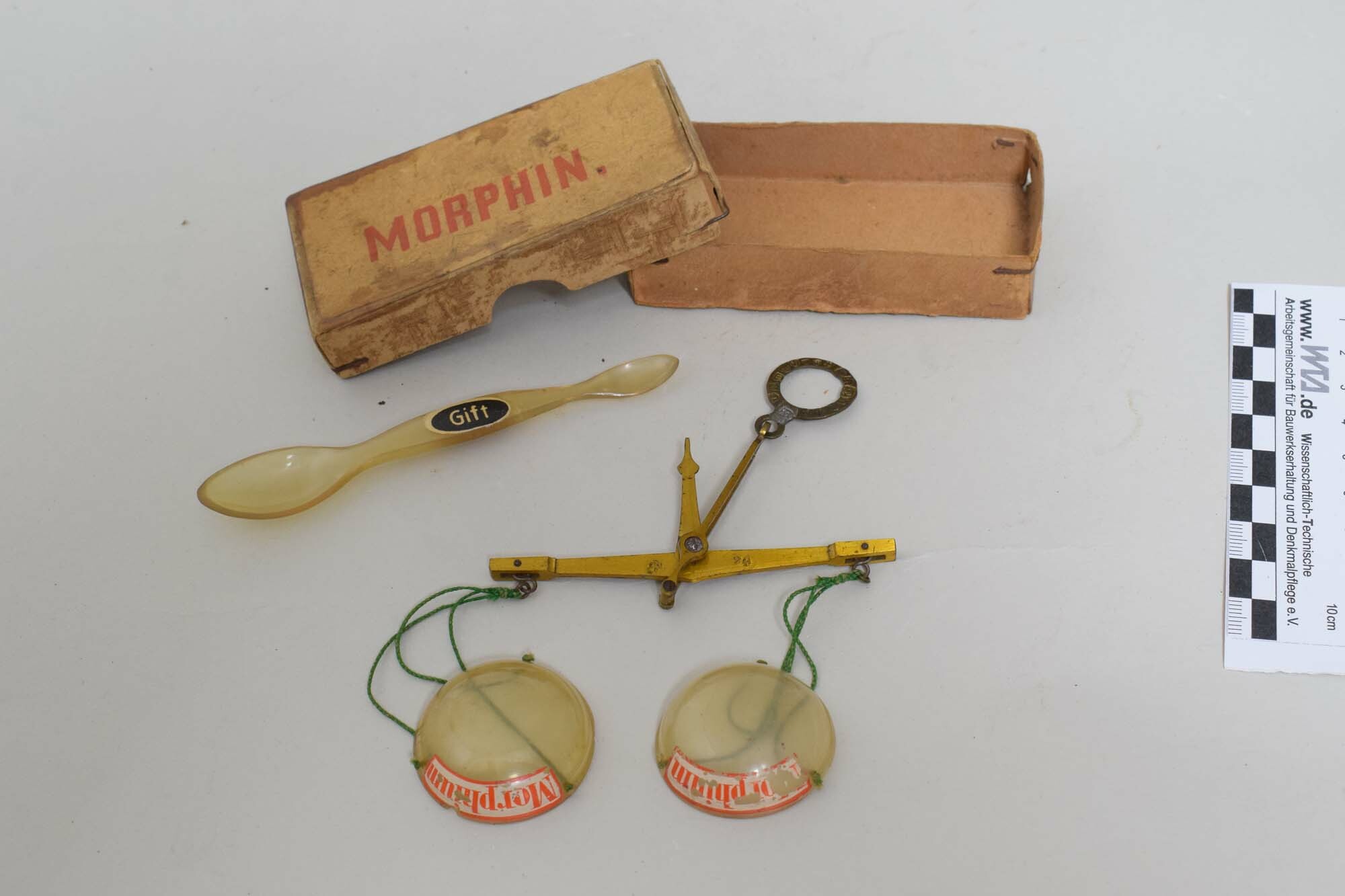 5g-Präzisionshandwaage für Morphium (Heimatmuseum Dohna CC BY-NC-SA)