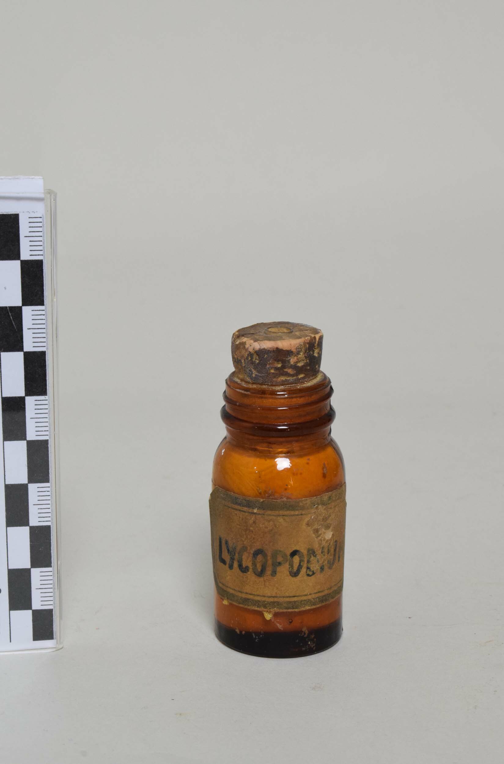 Apothekenflasche "Lycopodium" (Bärlappsporen) (Heimatmuseum Dohna CC BY-NC-SA)
