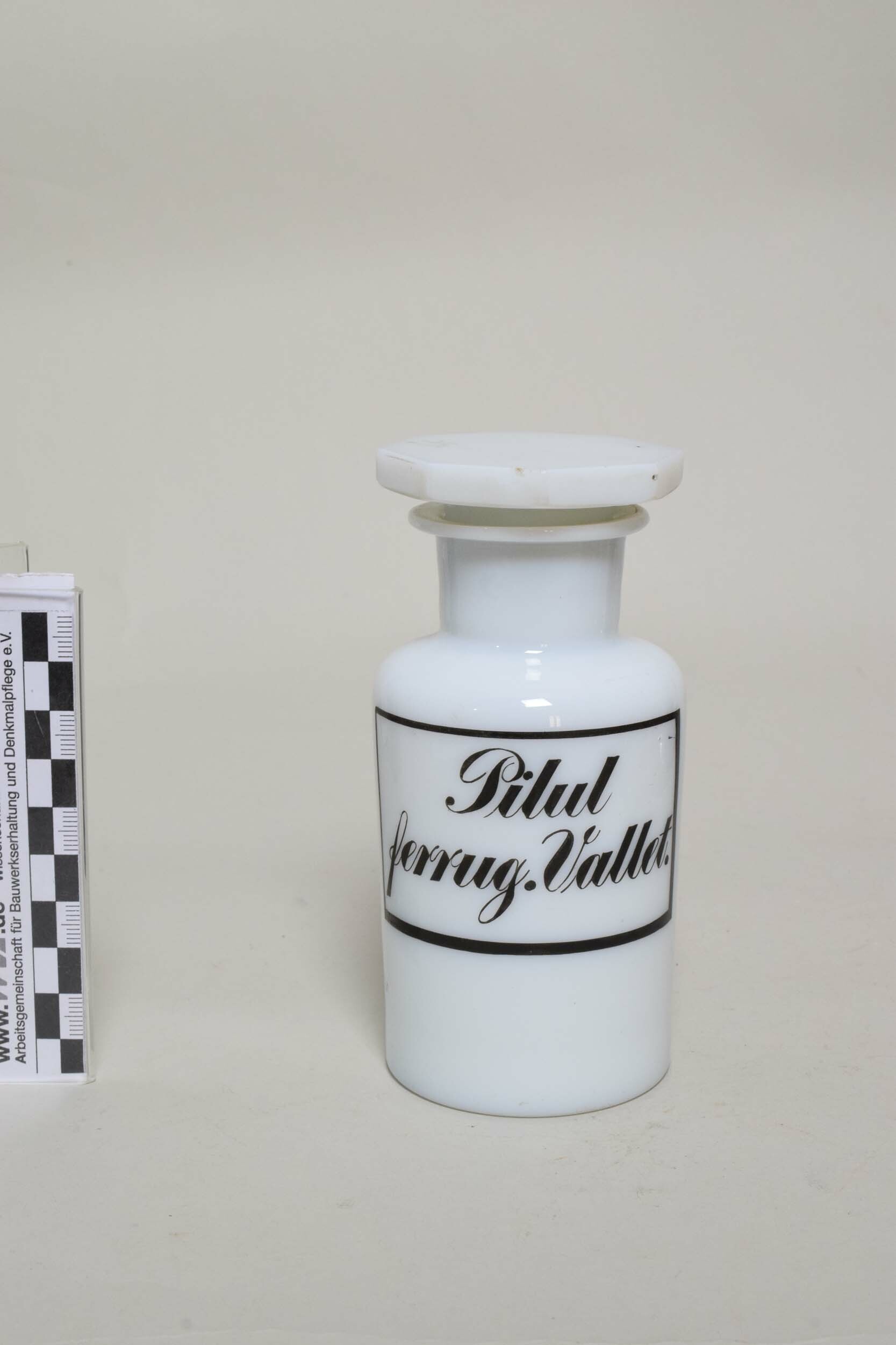 Apothekenflasche "Pilul ferrug. Vallet" (Knochenmehl) (Heimatmuseum Dohna CC BY-NC-SA)