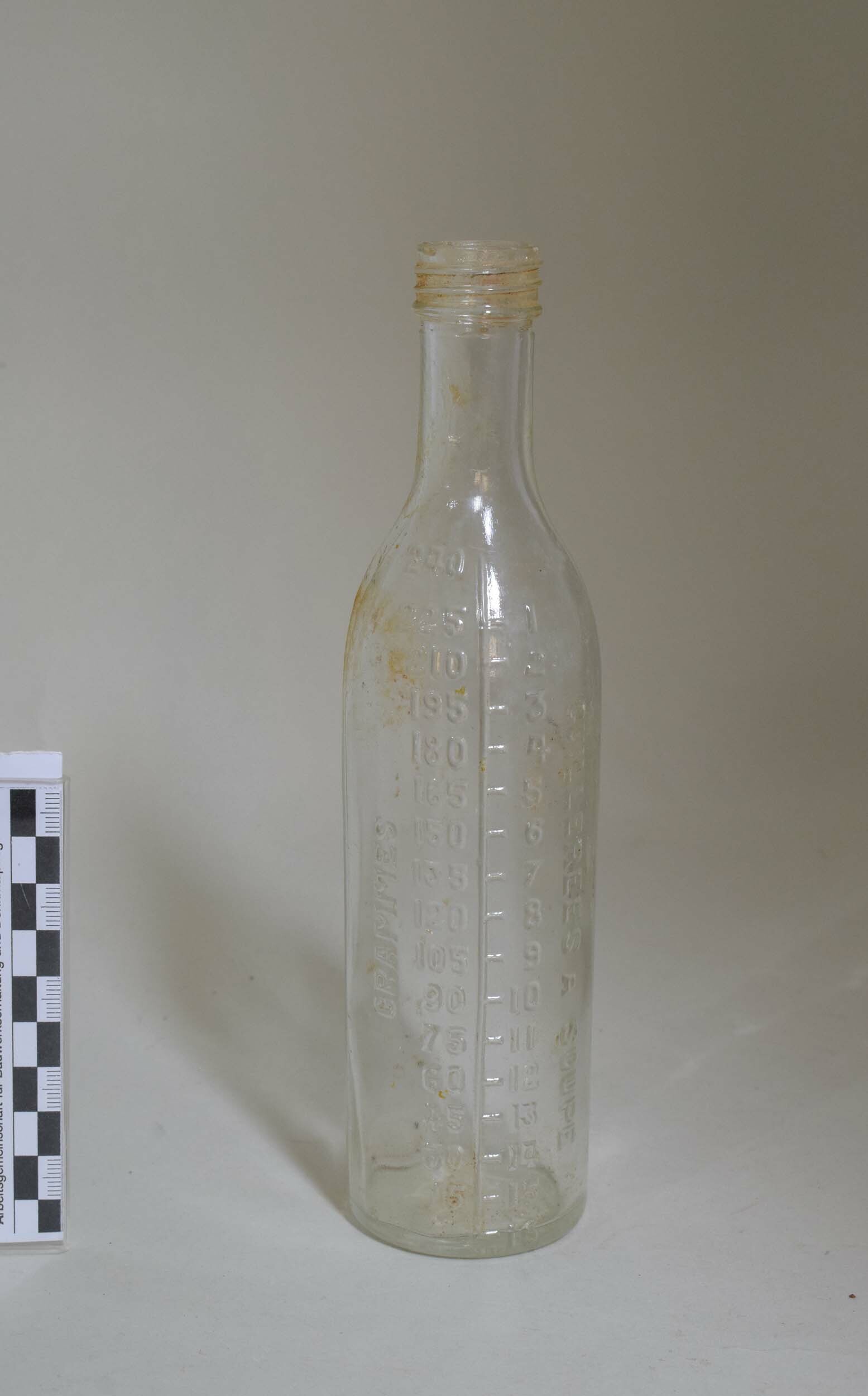 Apothekenflasche "Cuillerees A Soupe", 250 ml (Heimatmuseum Dohna CC BY-NC-SA)